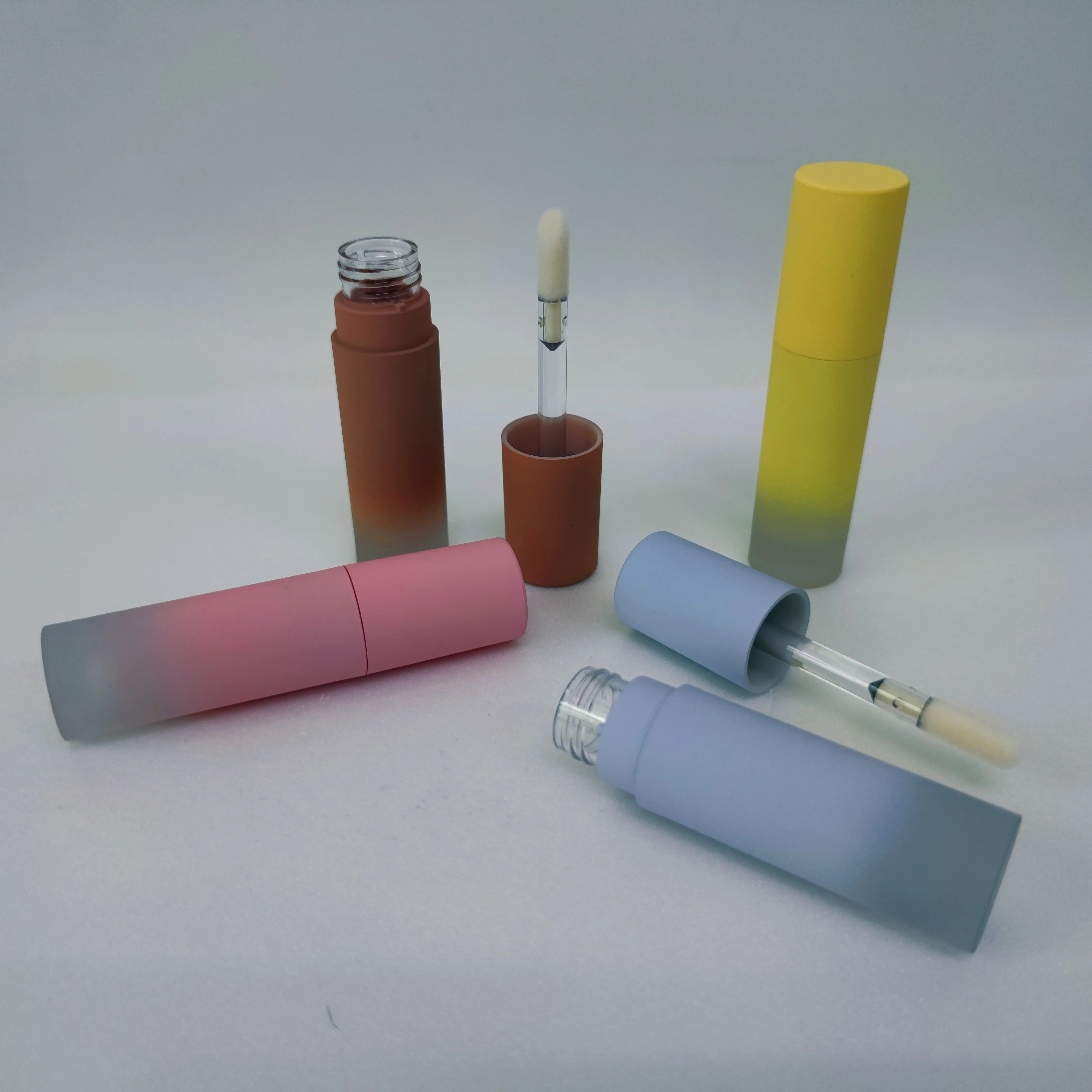 Round Concealer unique tube10ml luxury lip gloss empty tubes private label with big brush big wand Super big brush