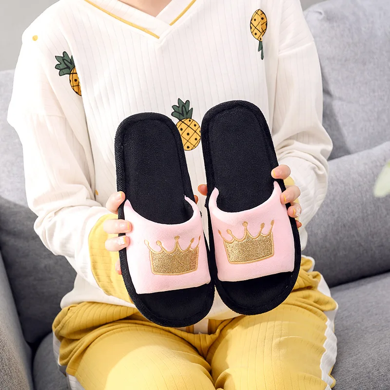 Casual Fluffy Slippers Women Home Flats Elegant Crown Designer Shoes Girls 2024 Fashion Cotton Open Toe Platform Slides House Ca