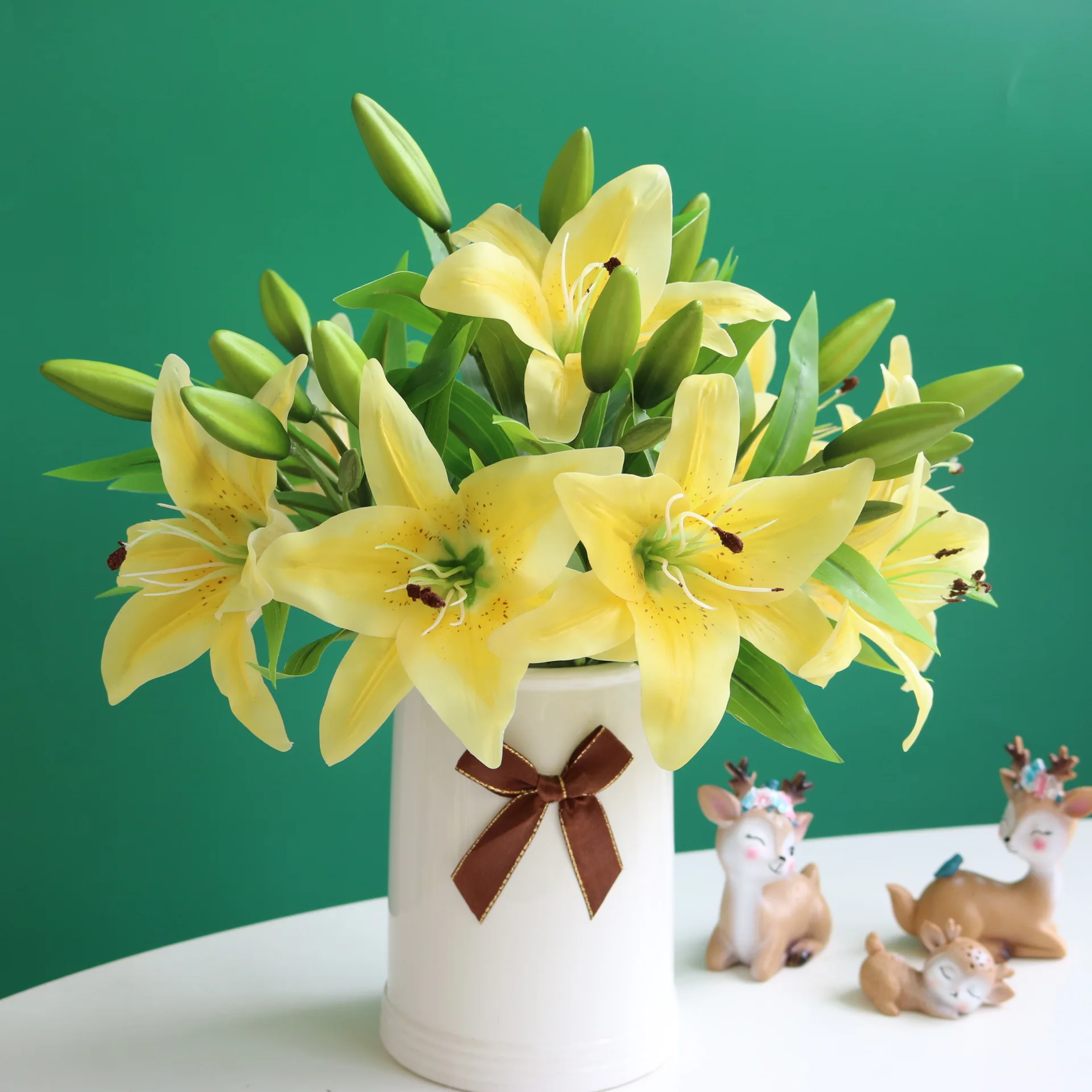 Single 3-head film feel short rod lily simulation flower plastic flower wedding decoration flower wholesale