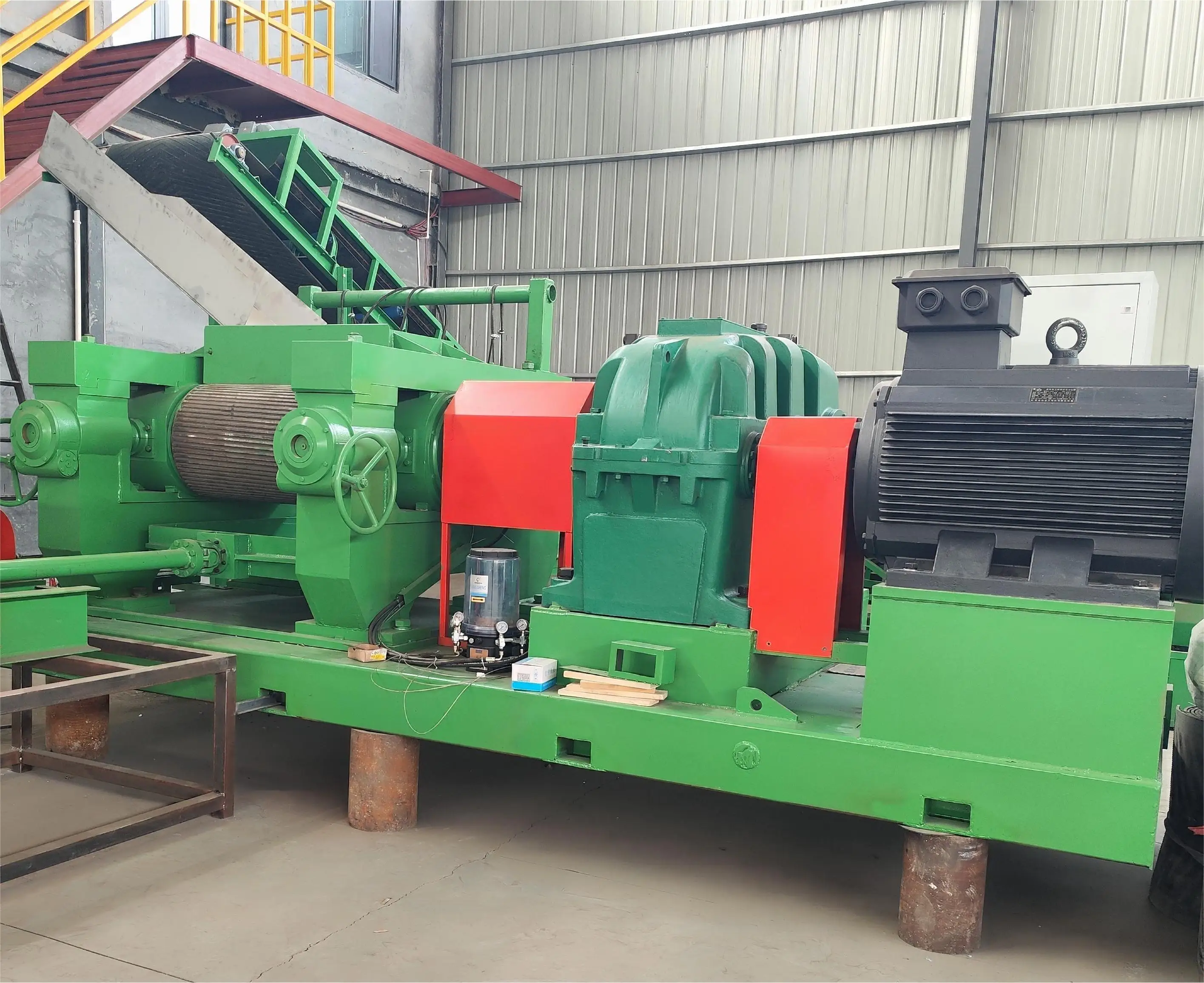 Waste Tire Recycling Machine Shredded Tire into Rubber Crumbs with CE certificate