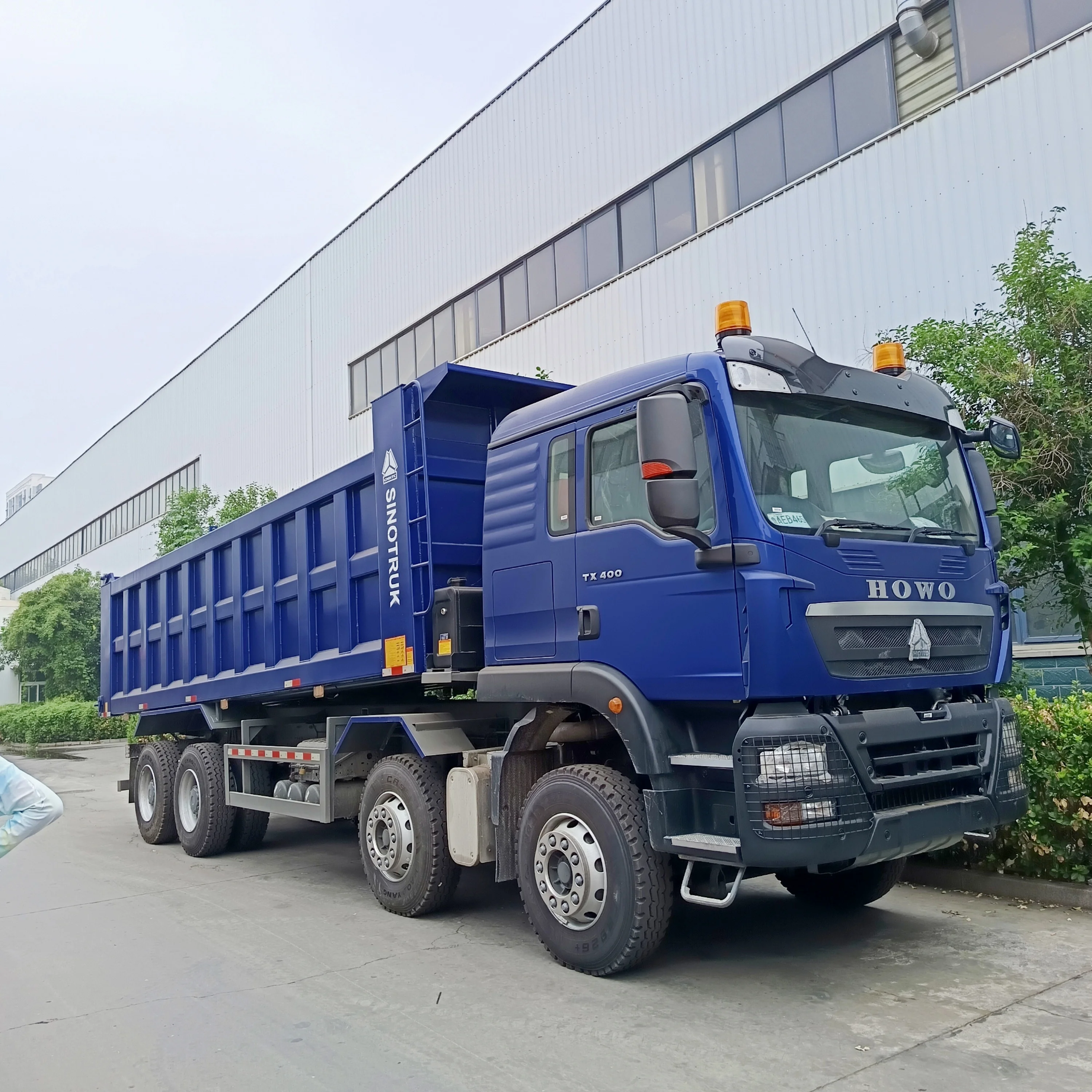 GOOD PRICE SINOTRUK HOWO TRUCK BRAND NEW DUMP TRUCK 8x4 HIGH QUALITY for SALE