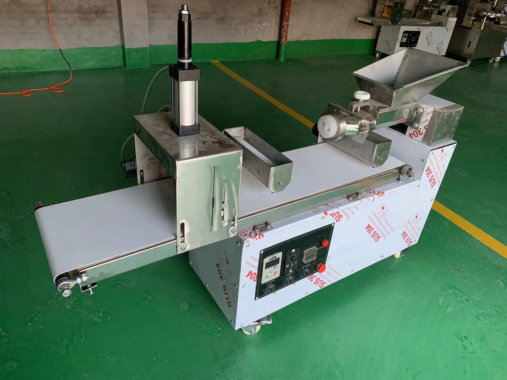 Automatic rice bar making machine sesame bar forming pop rice granola extruder protein bar machine