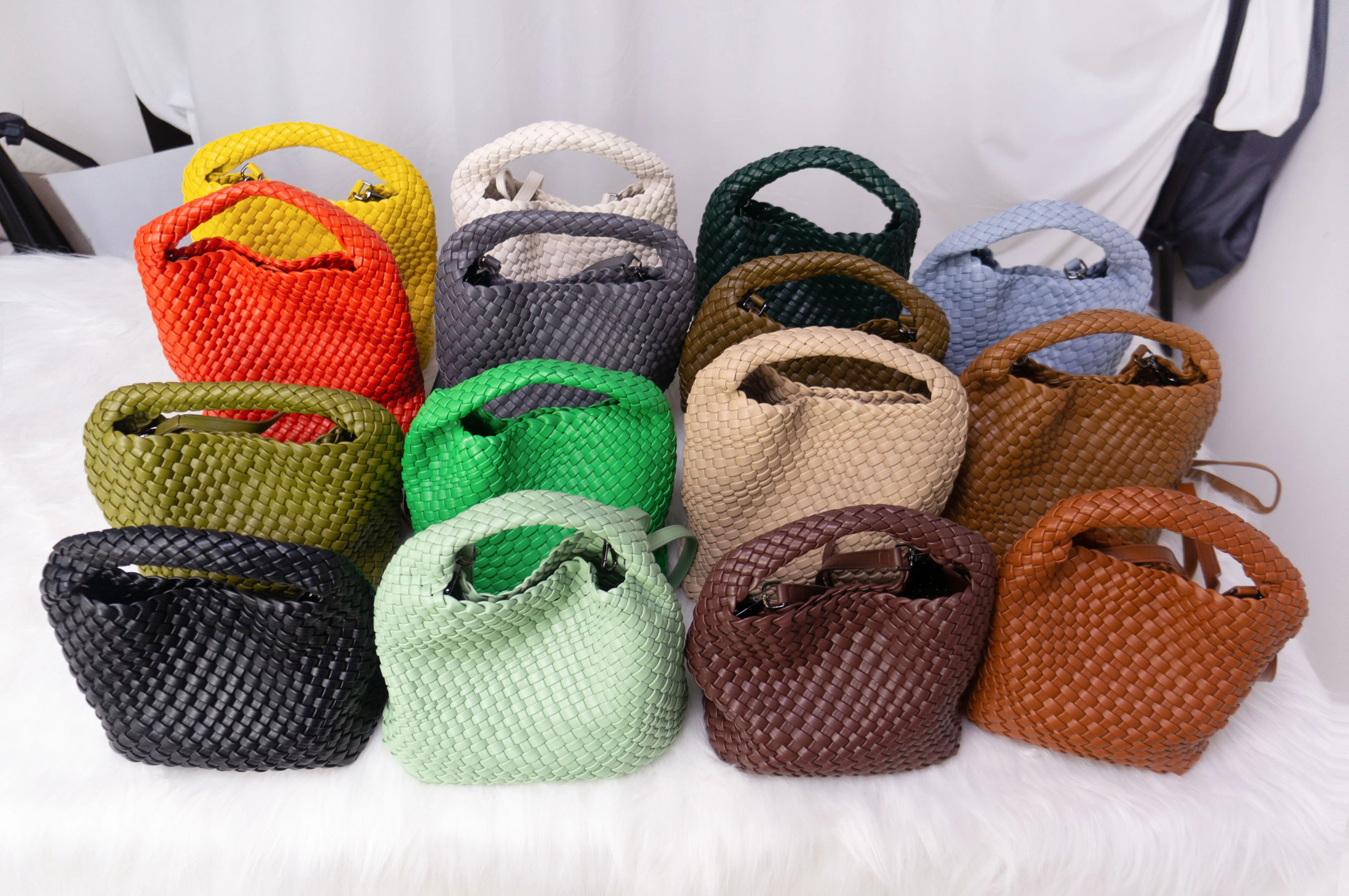 HONOUR ME Fashion Custom Make PU Woven Handbag Soft Leather Beach Crossbody Bag Hand Knitted Tote Bag