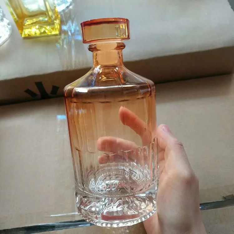 Cork Sealing Type Fancy Liquor Bottle 500ml Reusable Glass Bottle For Vodka