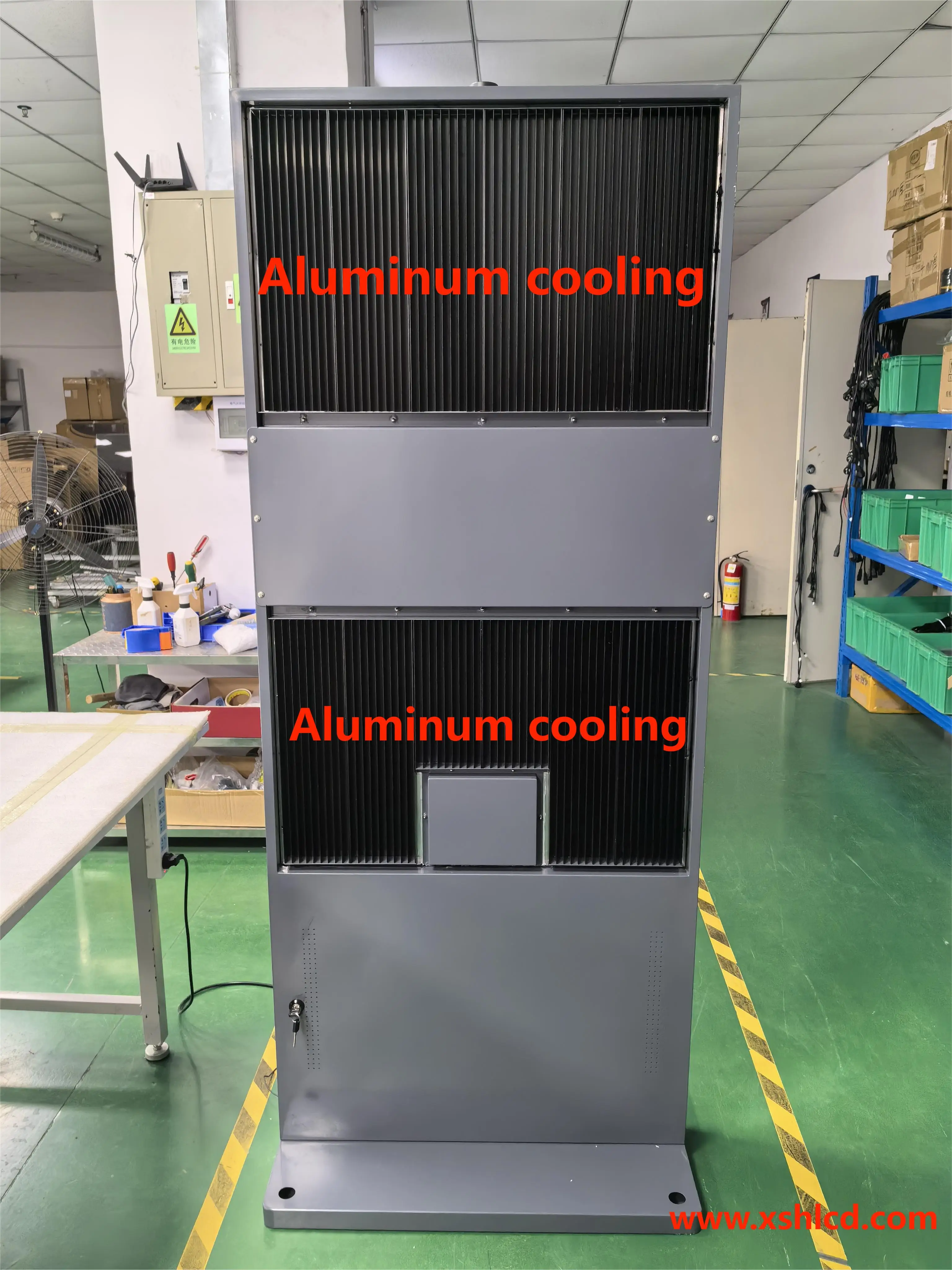 Aluminum Cooled Ultra-thin Ultra-light Silent Digital Signage and Display Outdoor Advertising Monitor Waterproof LCD Display