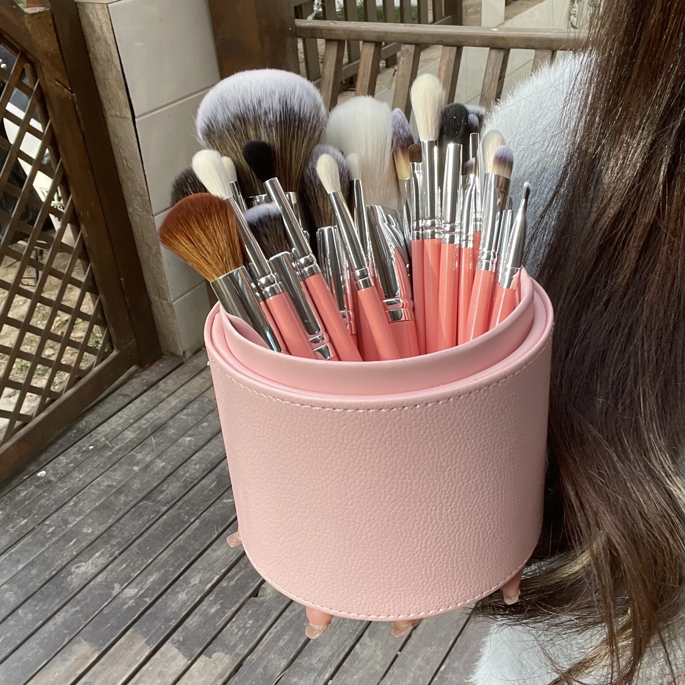 Hot selling Factory Price 24pcs White Wood Handle Professional Make Up Tools Private Label Makeup Artist Makeup Brush Set