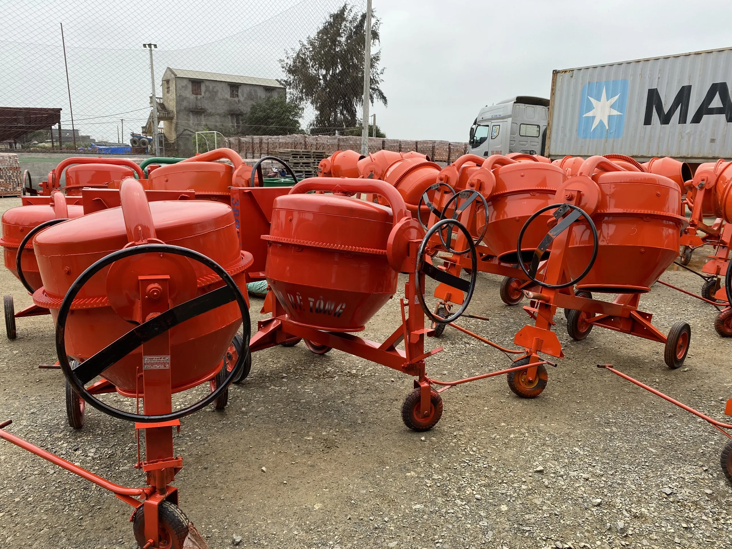 Strong portable good for user manual concrete mixer mini truck cement mixers export in Mexico three wheels thickness 3.0mm