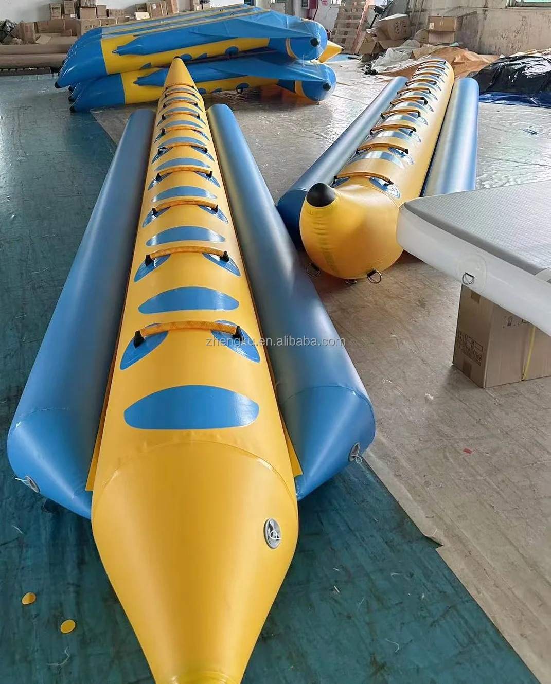 Factory wholesale 3~6 persons inflatable banana boat inflatable banana tube towable floating boat for summer water game