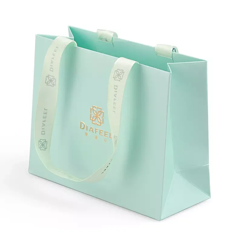 Пользовательские 230gsm художественная бумага Ювелирные изделия Косметическая обувь упаковка для одежды подарочные бумажные сумки покупок с вашим собственным логотипом