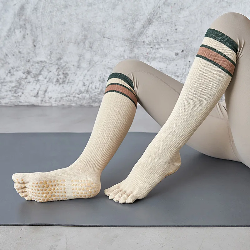 Grip custom cartoon wholesale anti slip socks calcetines logo designer cotton men socks custom pilates grip socks manufacturer