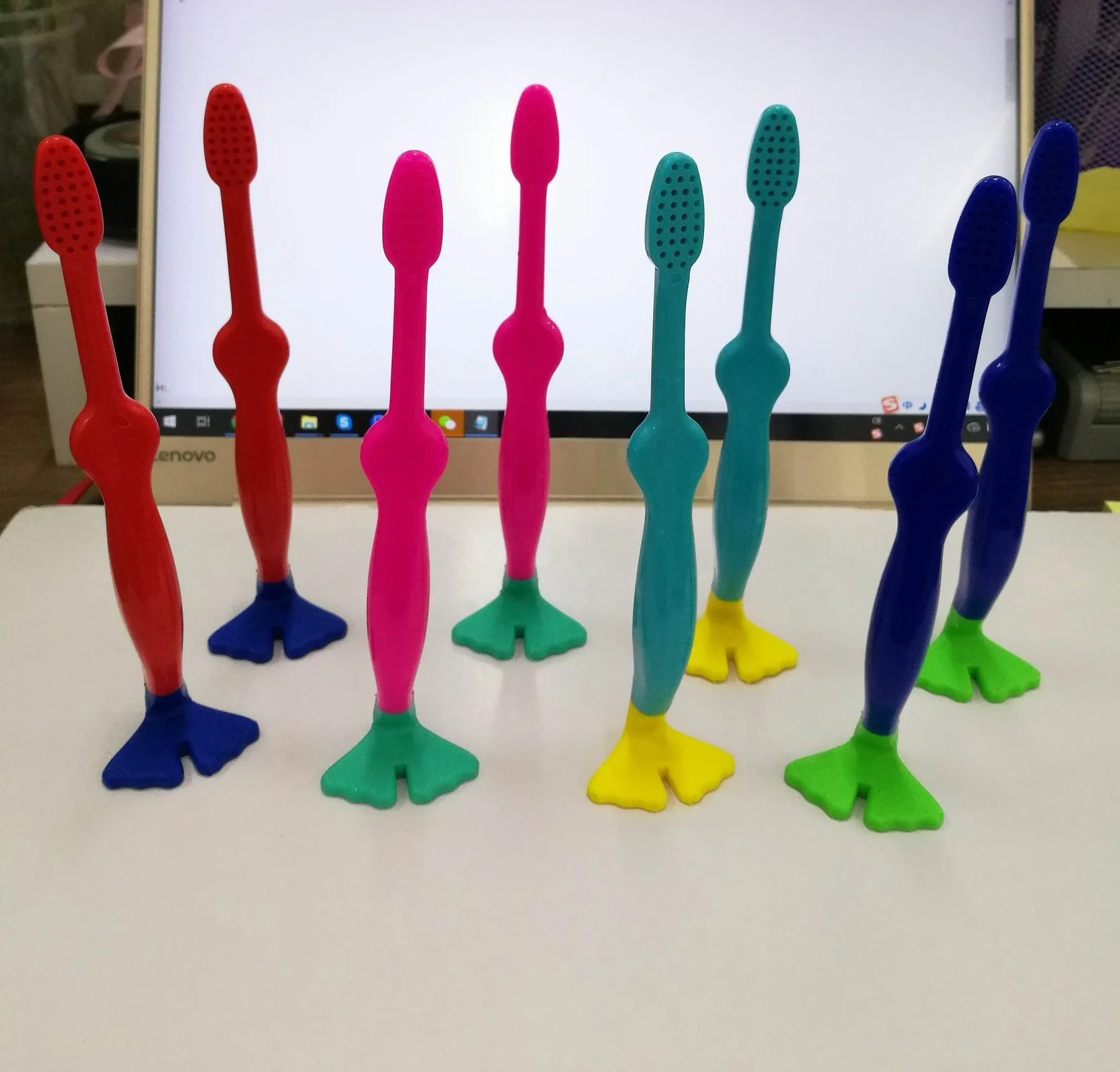 Hot sale new design cartoon multi design children personalized toothbrush cepillos de dientes