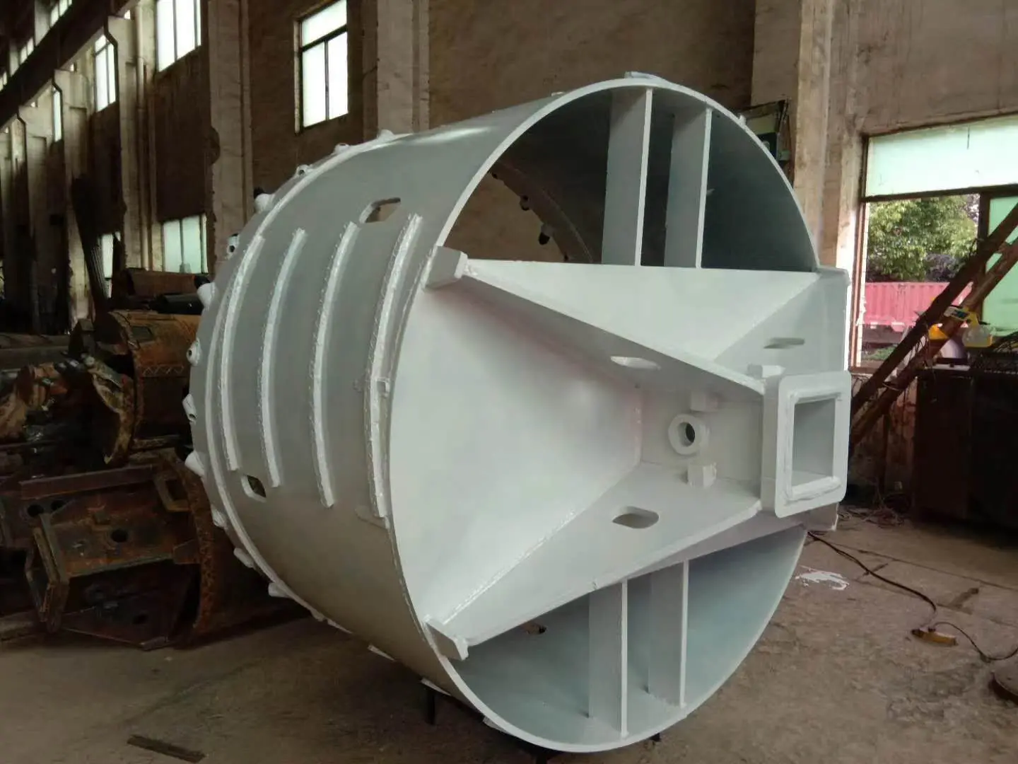 
Hard rock stratum drilling bucket 