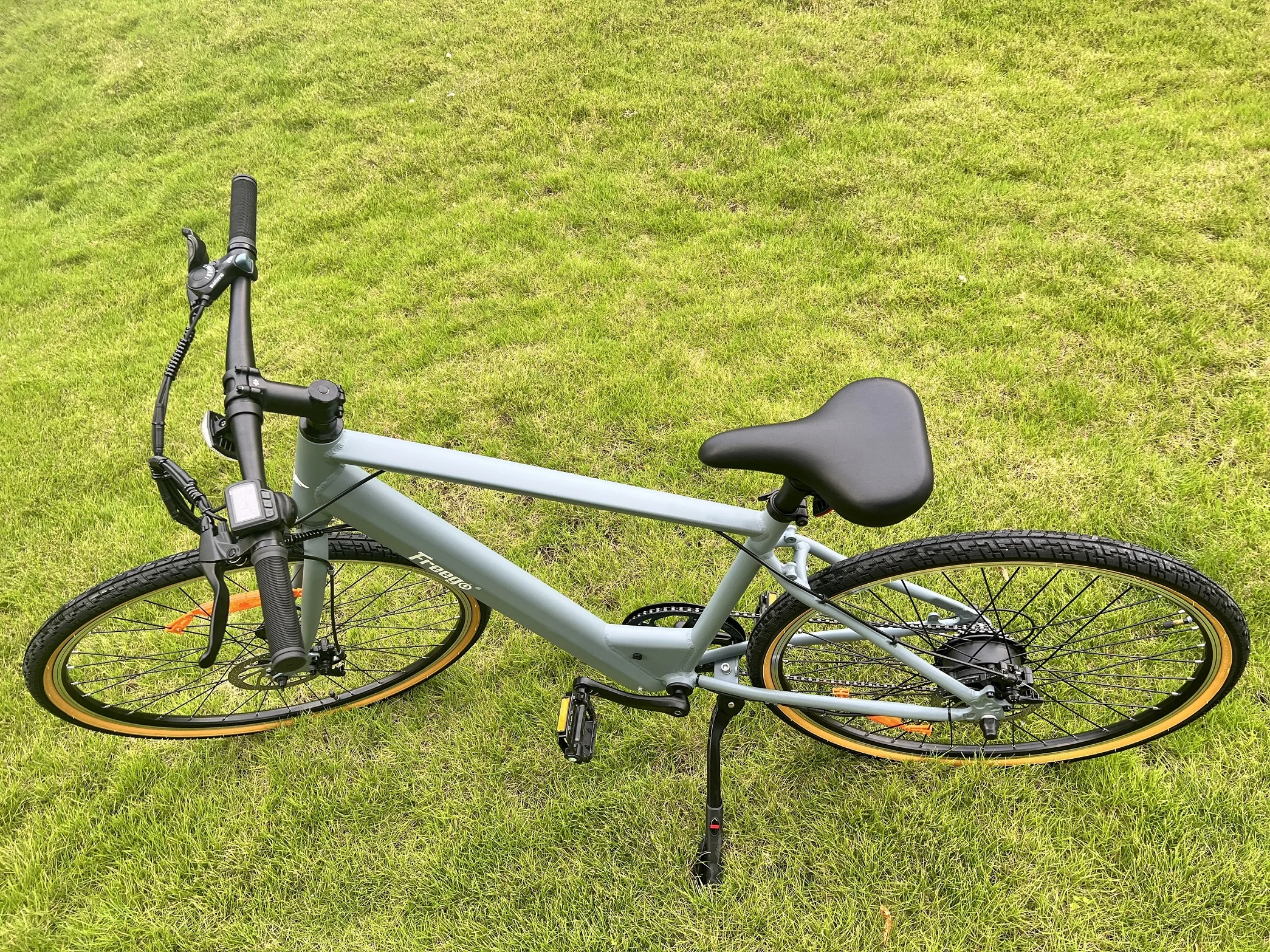 Pedaling Assit E Bike 250w Motor 36v 9ah Battery 25km/H Speed 700*40c Adult E Bike Electric Bicycle