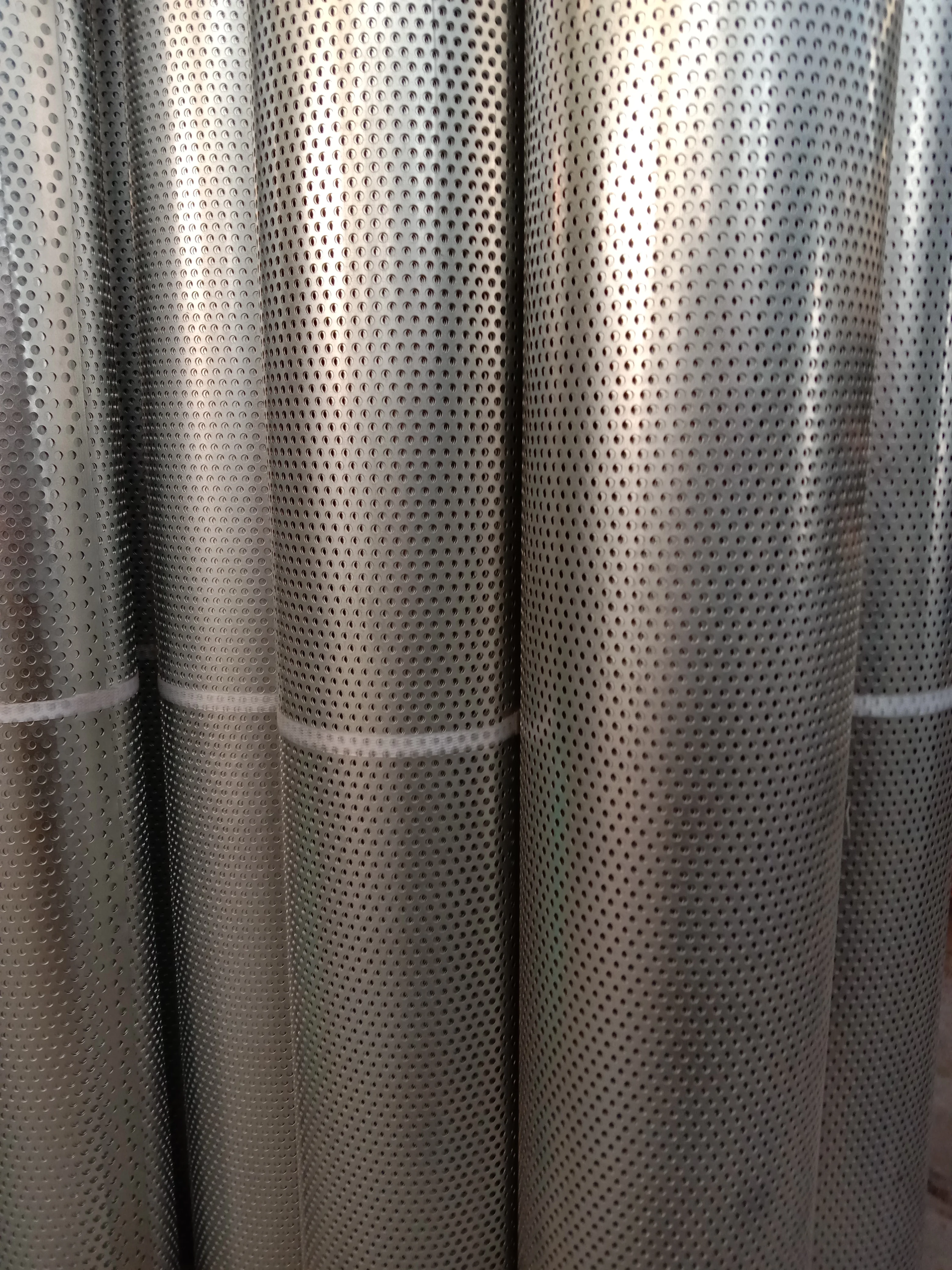 Perforated mesh for filter supporting mesh