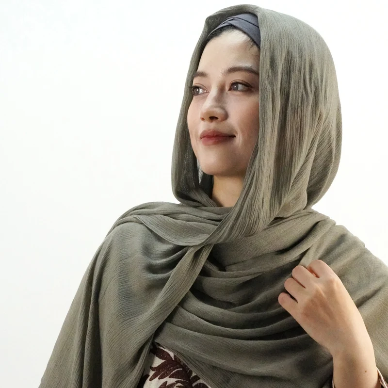 Hot sale ethnic soft light weight rayon modal hijabs solid head 100% viscose cotton scarf tassels shaded shawls muslim women