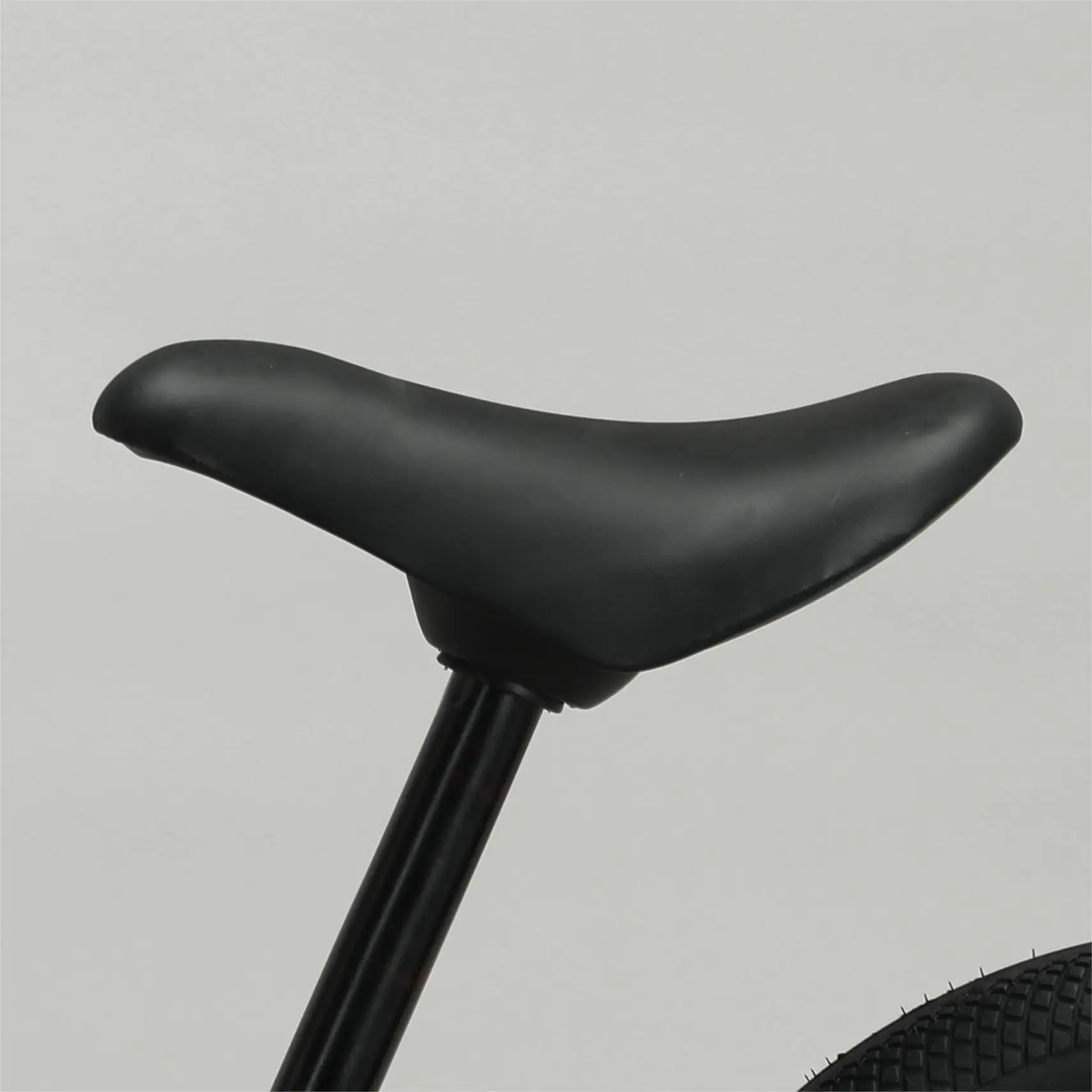 12 14 inches Children Balance Bike Height Adjustable Kids Balance Bike with Rubber Pneumatic Tires for 4-10 years children