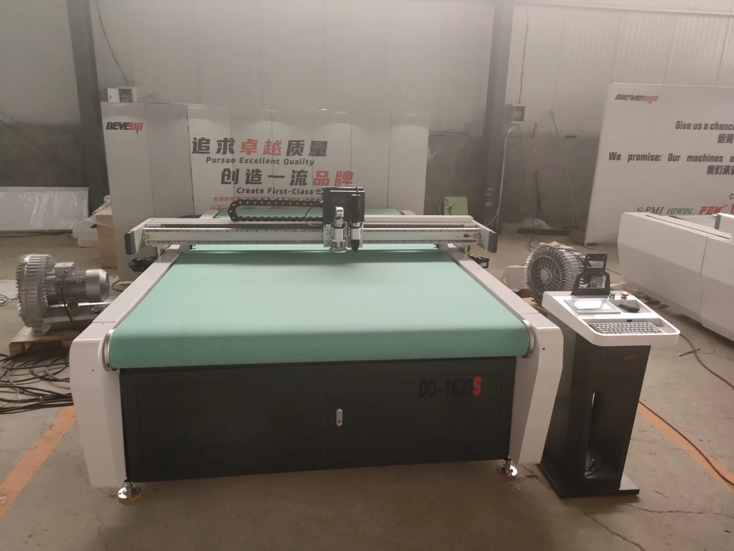 Factory Selling CNC Cutting Machine Digital Cutter For Cardboard Corrugated Box Kraft Paper PVC Board