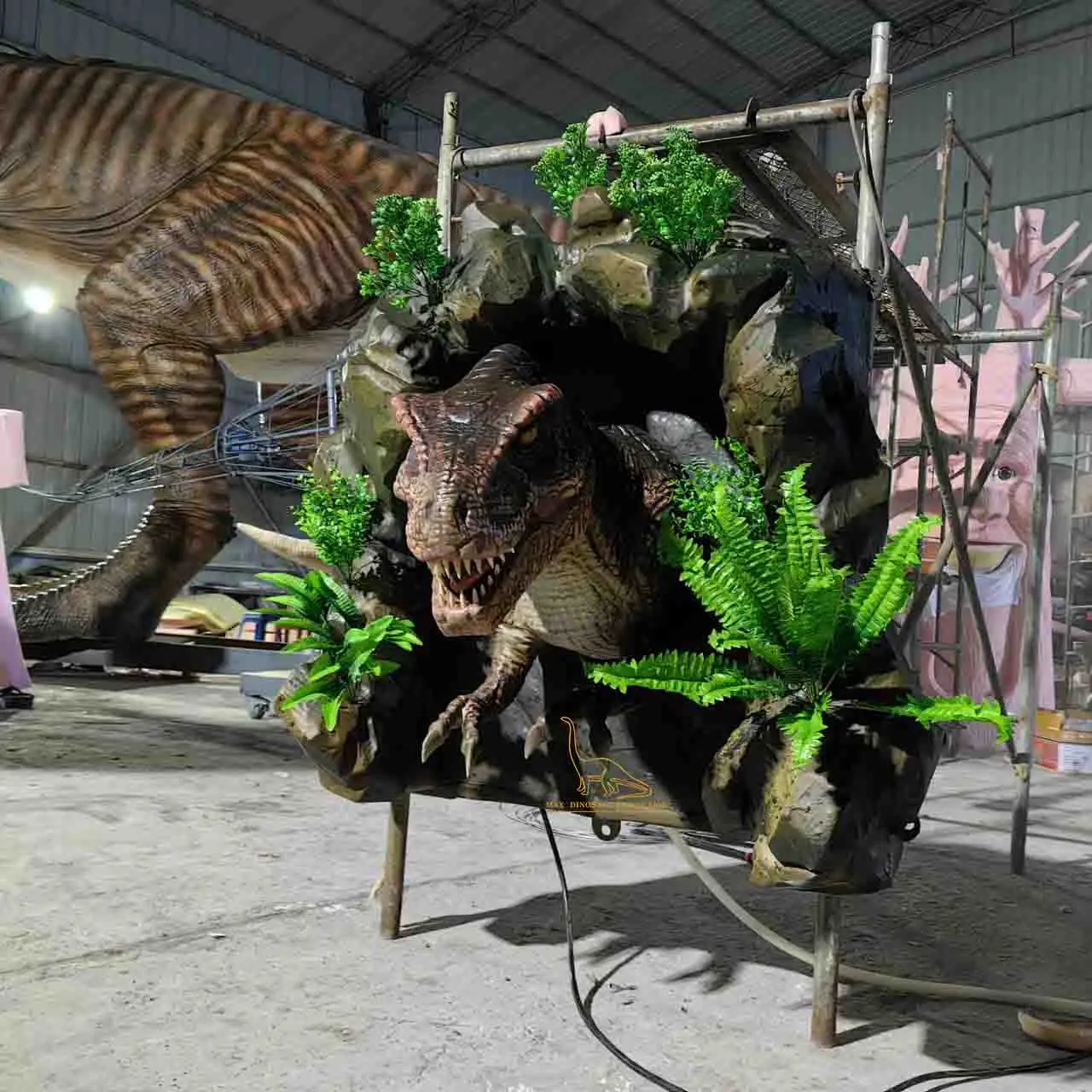 Animatronic Animals Realistic Animatronic Lifesize T-rex  Dinosaur Head Spray Smoke in Cave Covered by Plants
