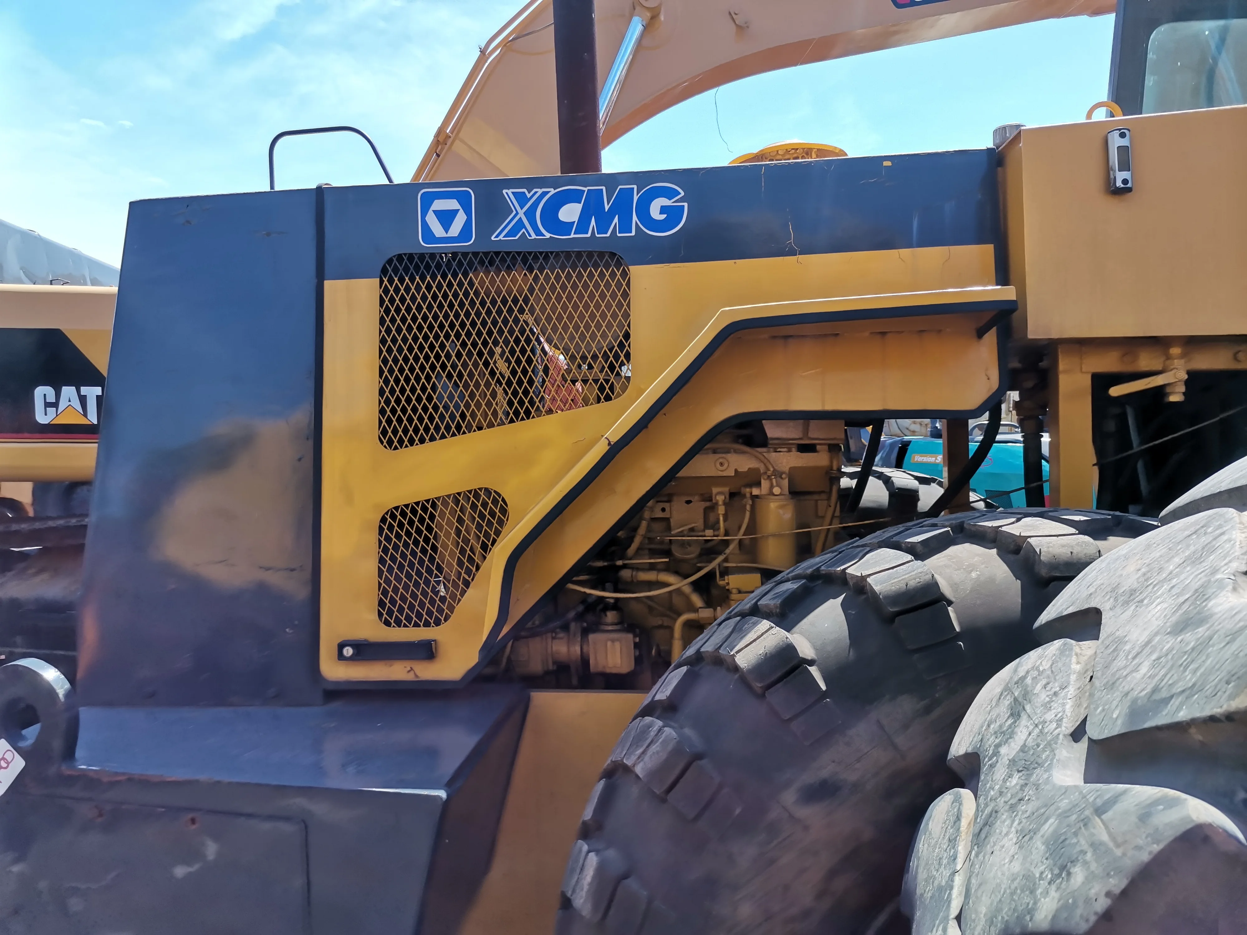 Б/у дорожный каток XUGONG XS223J XP303S X5262J