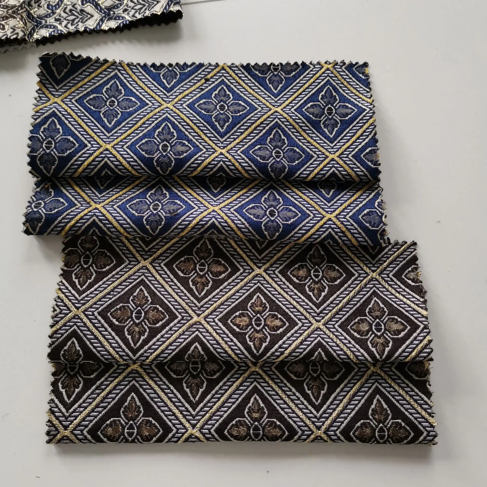 Sofa decorative fabric cheap stock  wholesale Universal cotton yarnwith various gold silk patterns