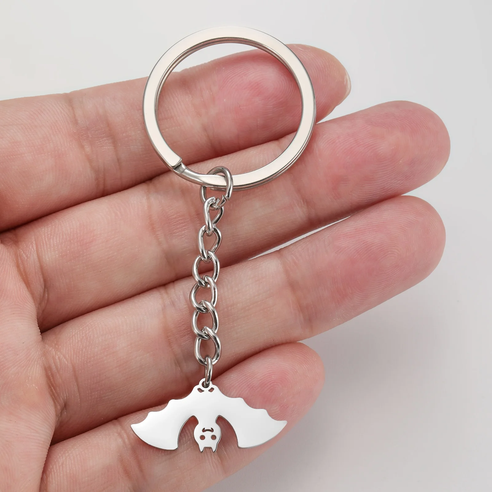 Cute Bat Keychain Gifts Stainless Steel Key Rings Accessories Dracula Vampire Supernatural Amulet Key Chain Ring Fashion Jewelry