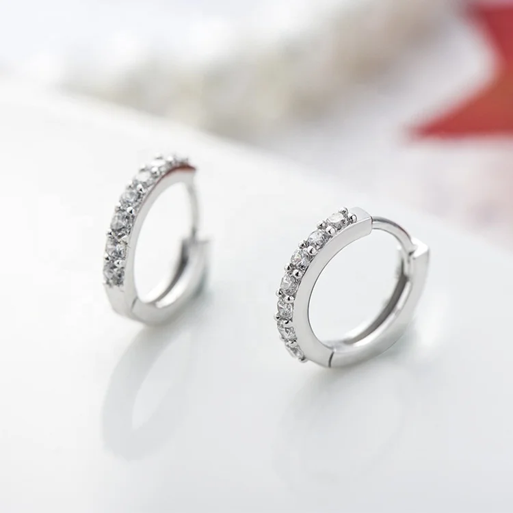  Серьги-кольца из серебра 925 пробы с белым