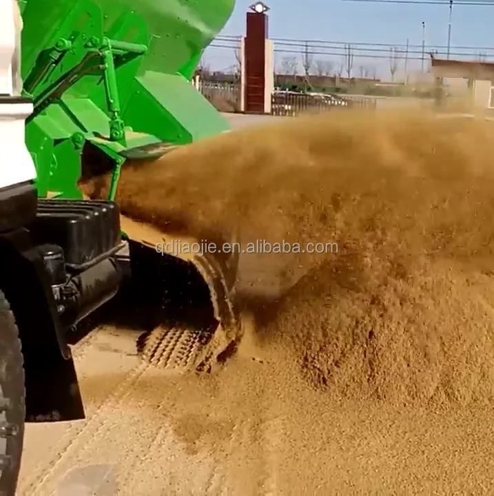 High grade cow farm equipment bedding machine cow manure dung sawdust sand chopped straw lime spreader for dairy farm
