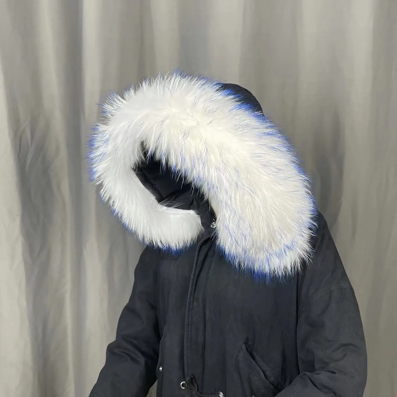 Зимний воротник из меха енота