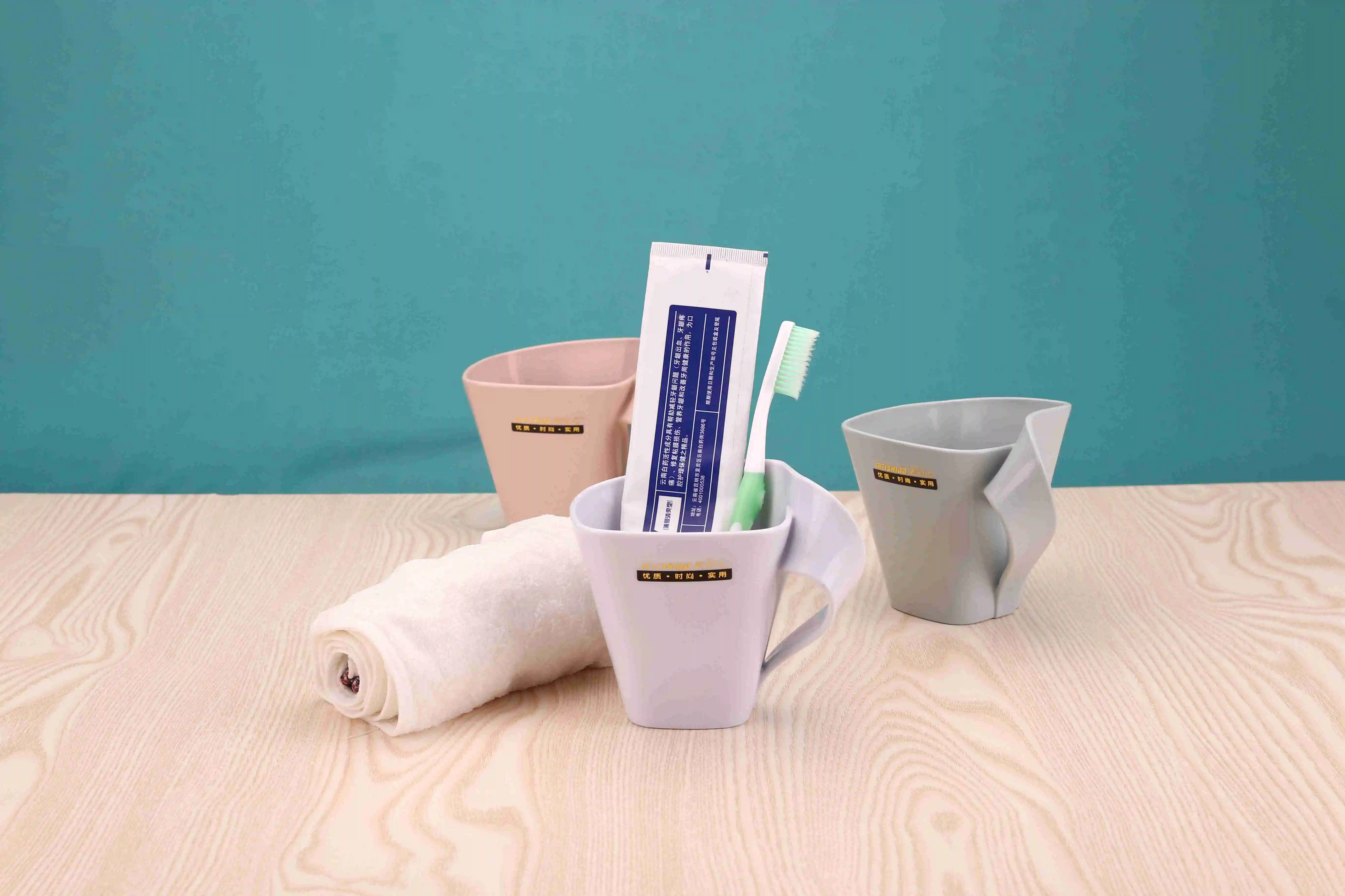 Portable Premium Durable Material Travel Mouth Cup Mini Square Plastic Tooth Brush Cups And Towel