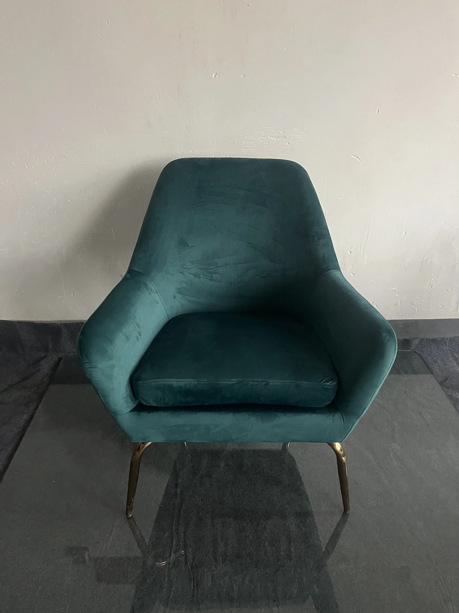 Wholesale Modern Luxury Velvet Fabric Upholstered Golden Legs Velvet Armchair Sofa Chairs comfort accent chair
