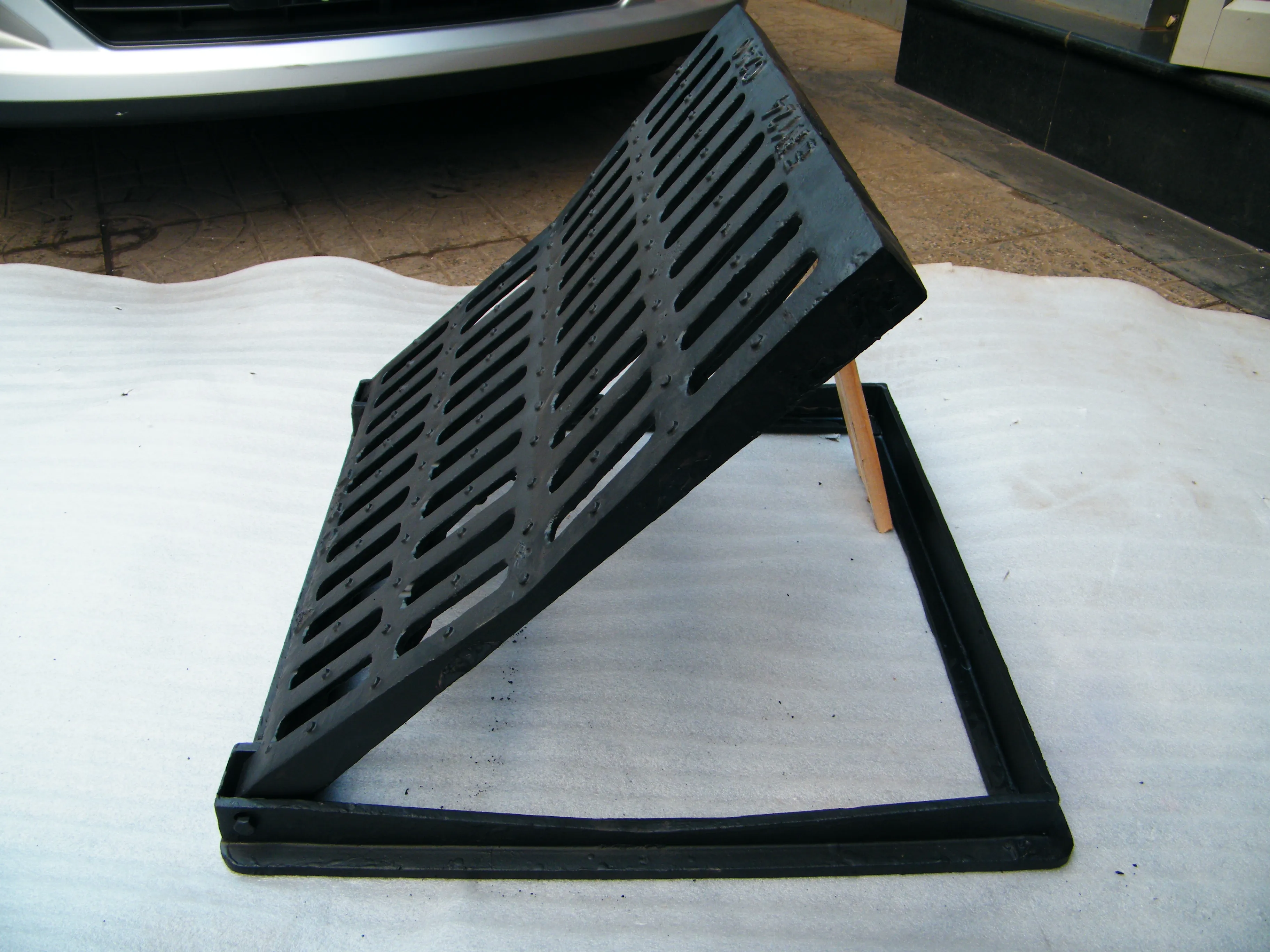 SYI Ductile Iron C250 Medium Duty Gully Grating With Flat Top Or v-Shape Top