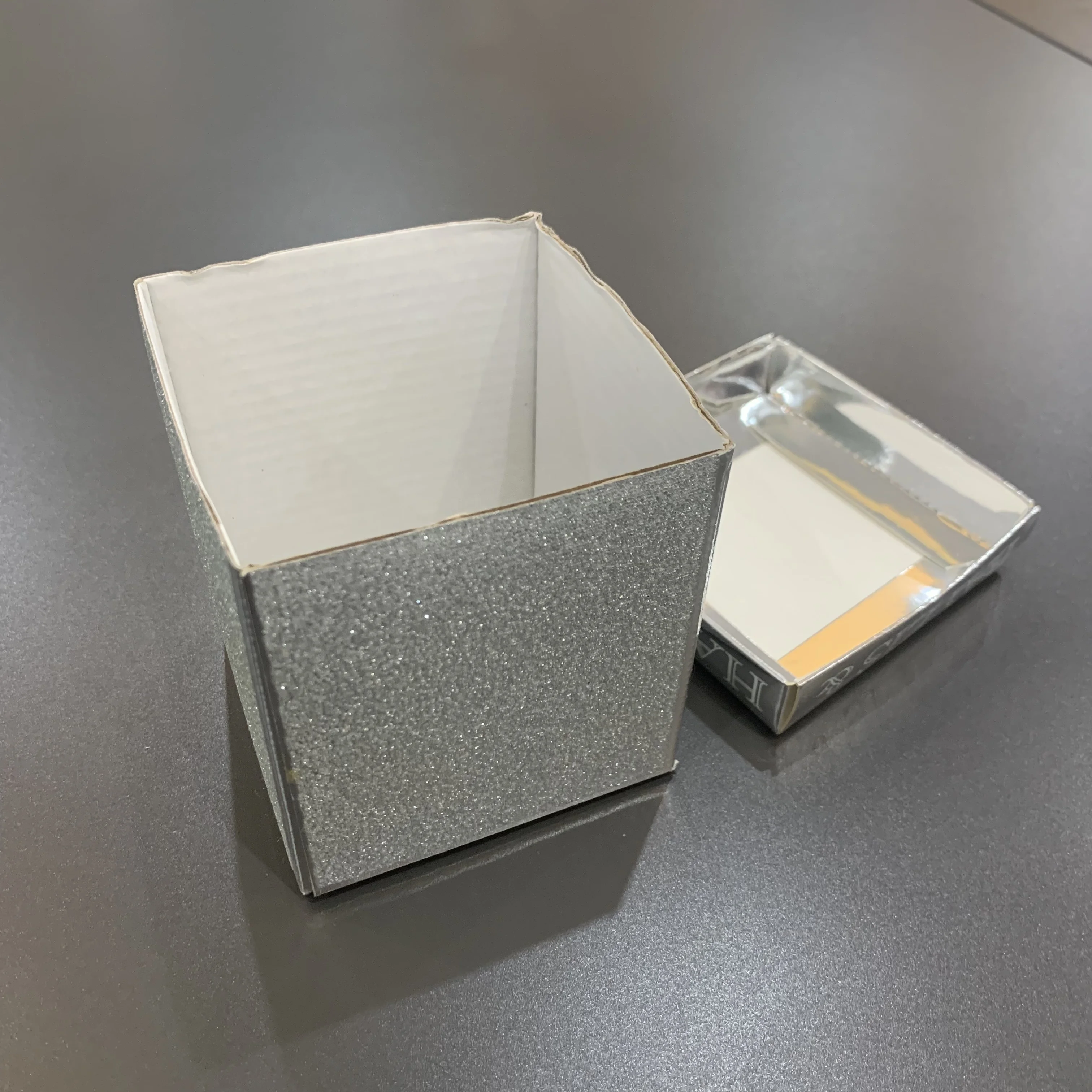 Custom  Silver Paper Luxury Gift Sets Box  For Body Lotion And Wash Packaging