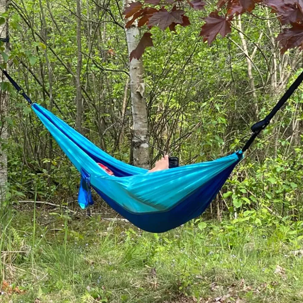 Гамак для кемпинга, один портативный гамак с 2 ремешками на дереве и прикрепленной сумкой для переноски, отлично подходит для наружного, внутреннего, пляжного, кемпинга,