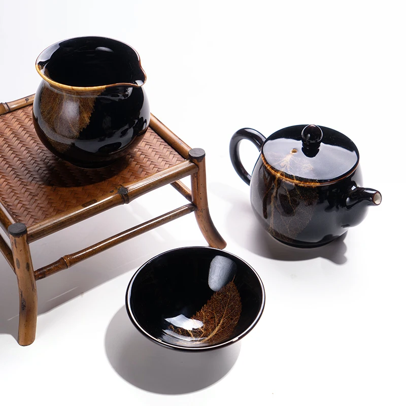 Plain/glazed clay terracotta ceramic bucket for wine cooler in bar