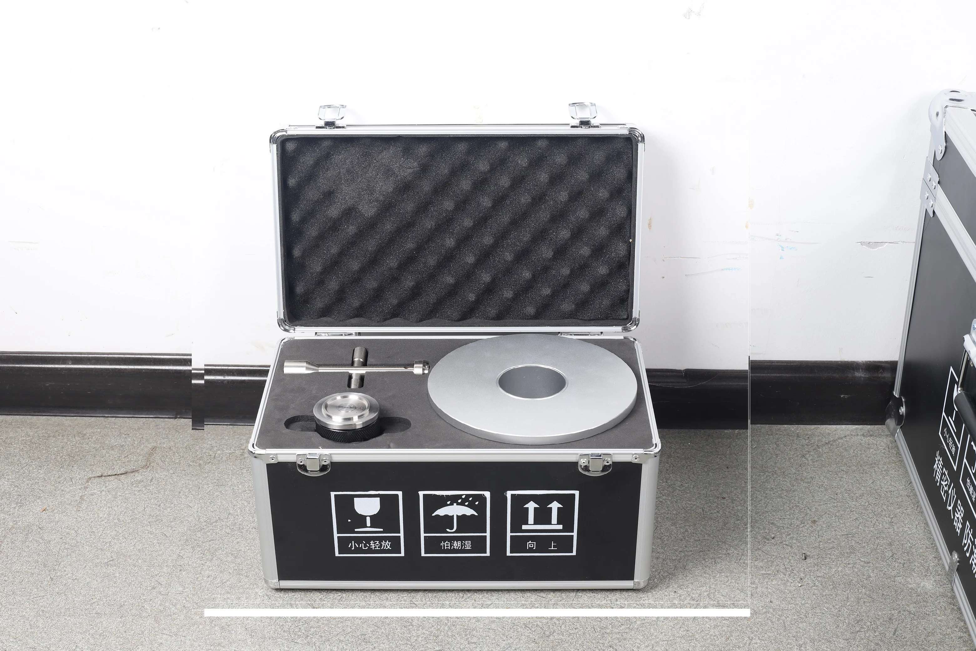 
Automatic dead weight tester for pressure calibration 