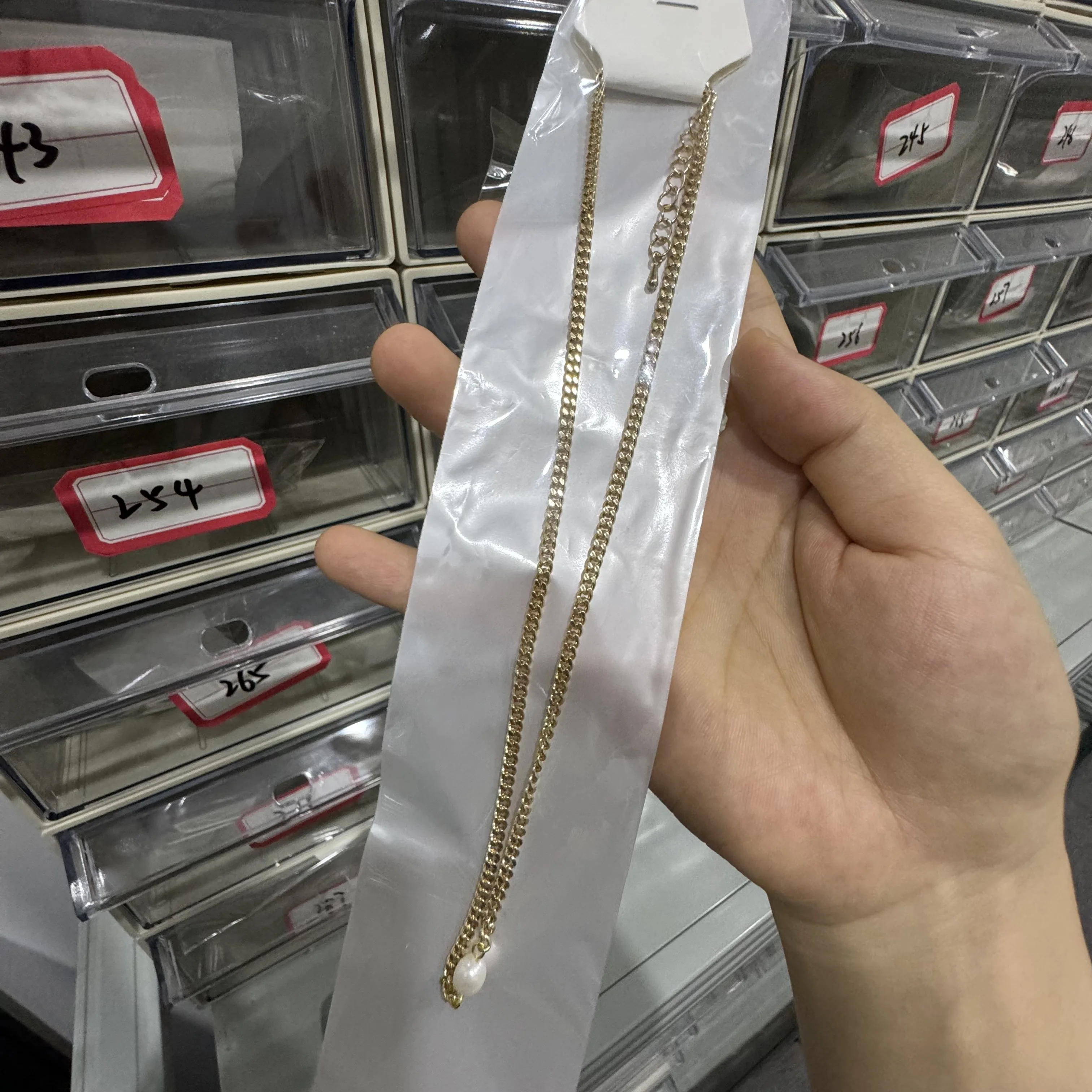 Carline Topsale 18k Gold Plated Stainless Steel Minimalist Simple Single Freshwater Pearl Cuban Link Chain Necklace For Women