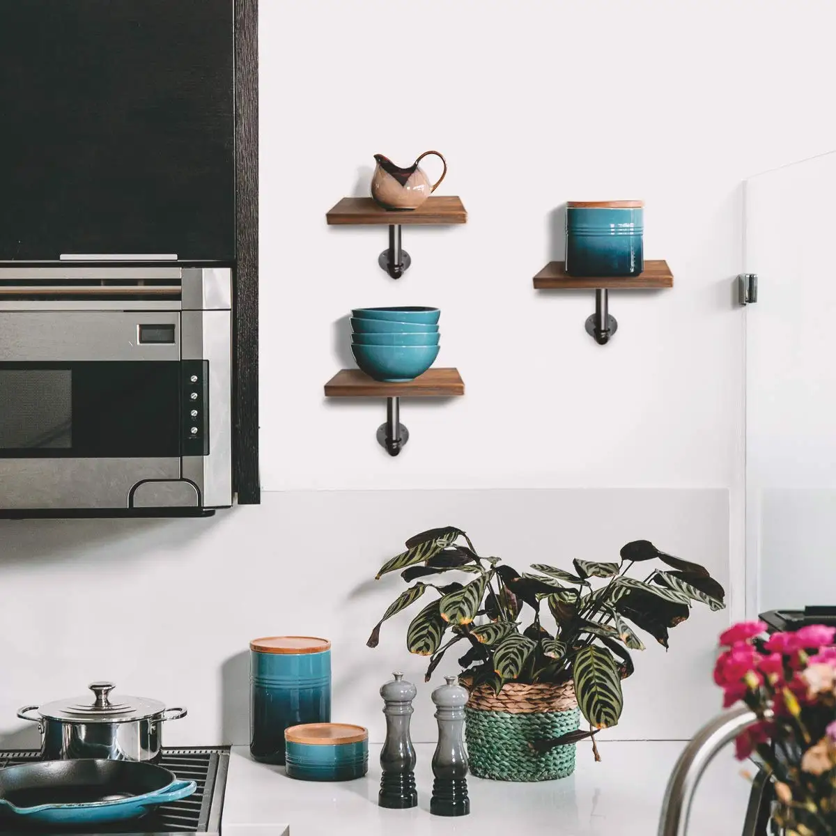 Hot Sales Decorative Pine Wood Wall Mounted Shelves Black Pipe Brackets Wall-Mounted Wood Shelving Industrial Pipe Shelf Set