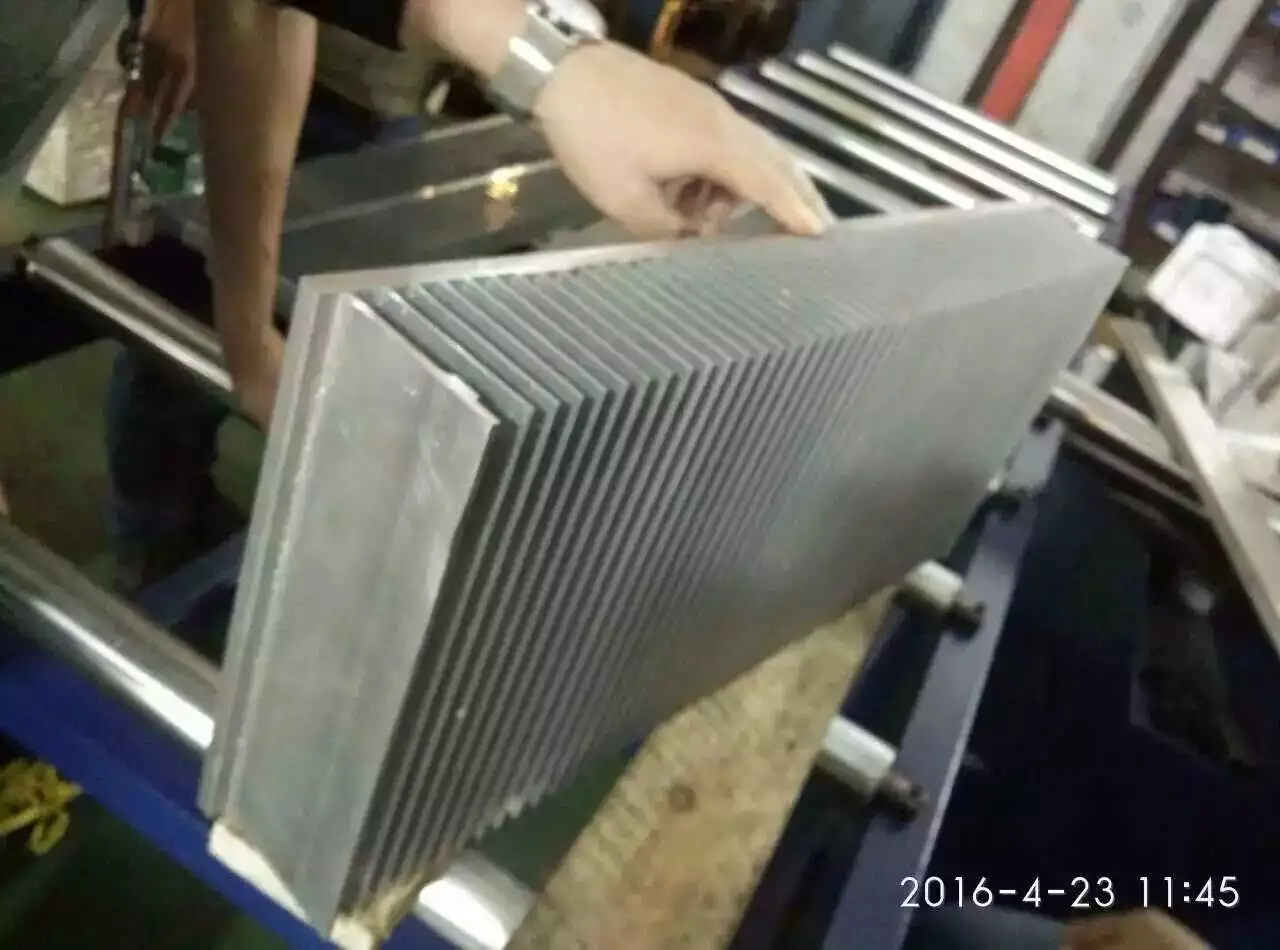 YT400 CNC Automatic aluminum profile cutting machine with cutting saw for window door