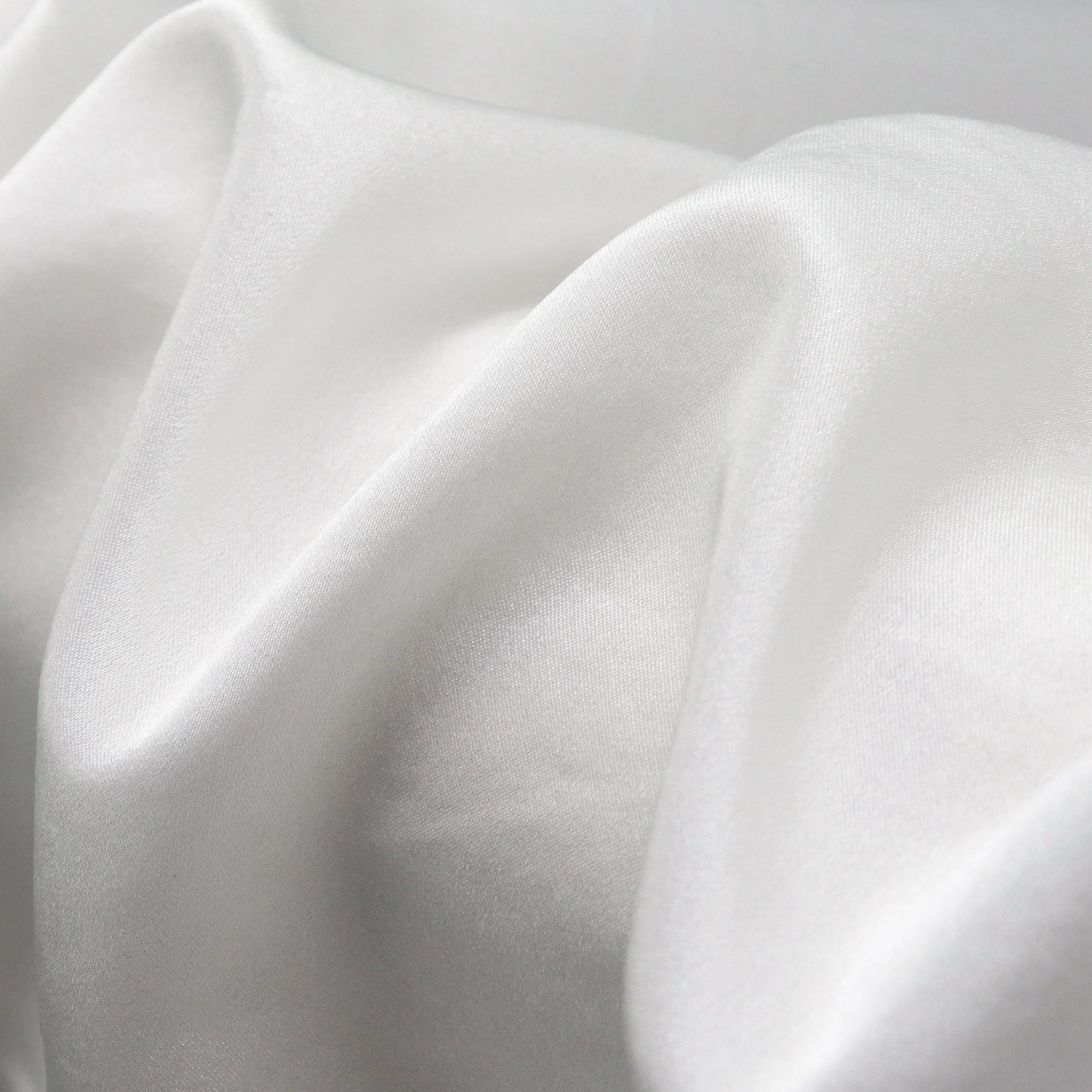 16 momme pure silk fabric eco-friendly 140 cm width robe dress printed white silk fabric for clothing pillowcase