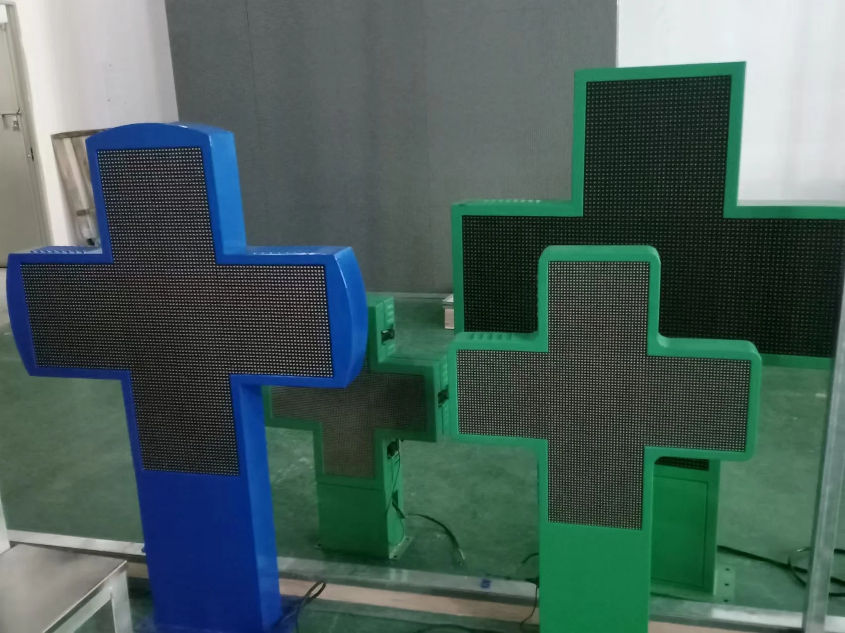 P8 led pharmacy cross sign outdoor full color 800mm HD 3d effect animation  pharmacy cross led screen for advertisement