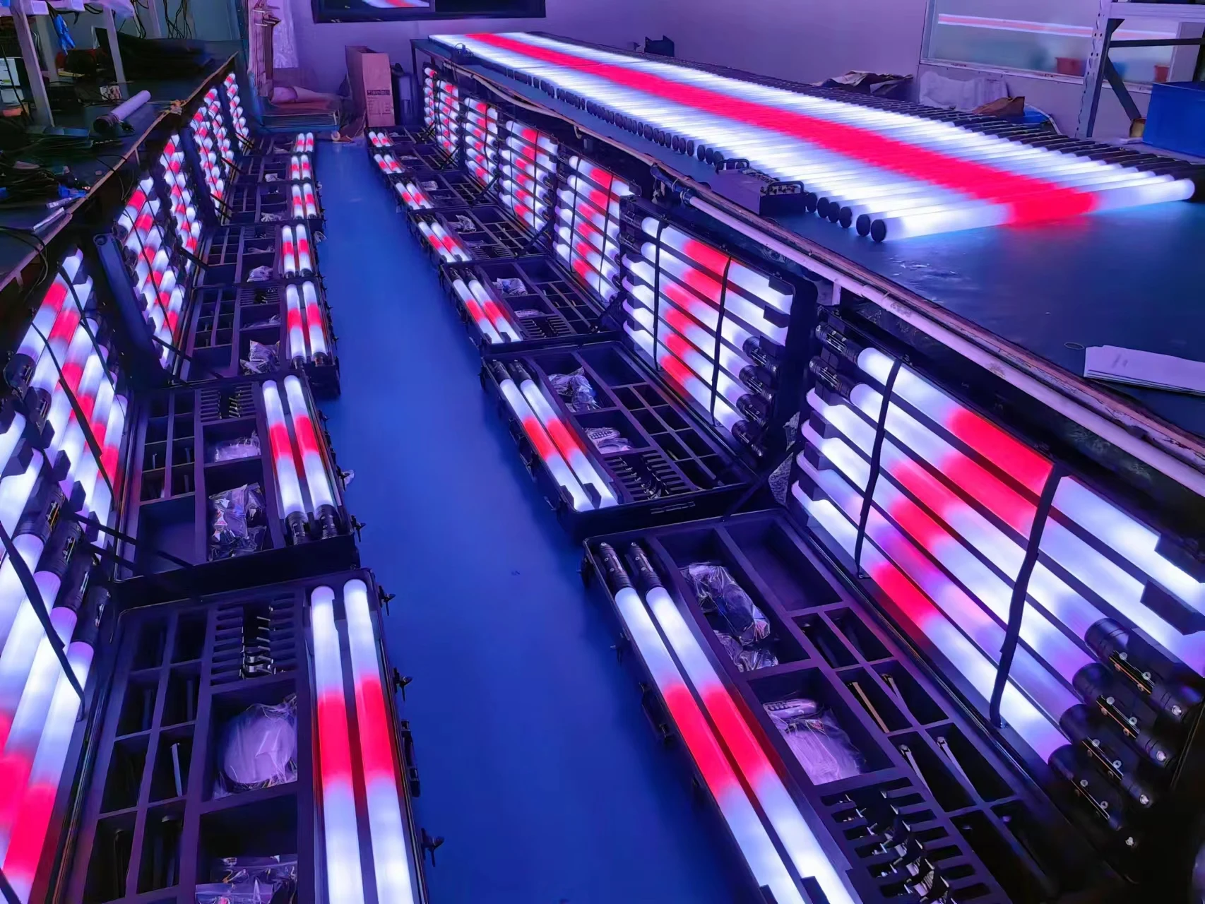 Battery Pixel Led 360 RGB Tube Light IP65 design with ArtNet 8ps packed with case and lifting stand