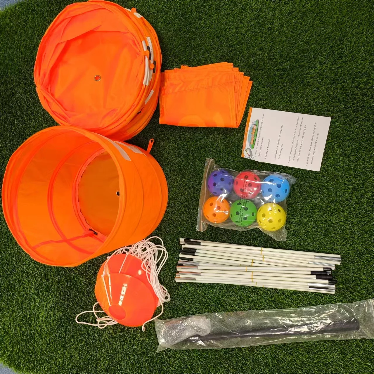 Manufacturers creative portable lightweight golf bucket club combination can be used for indoor and outdoor golf training.