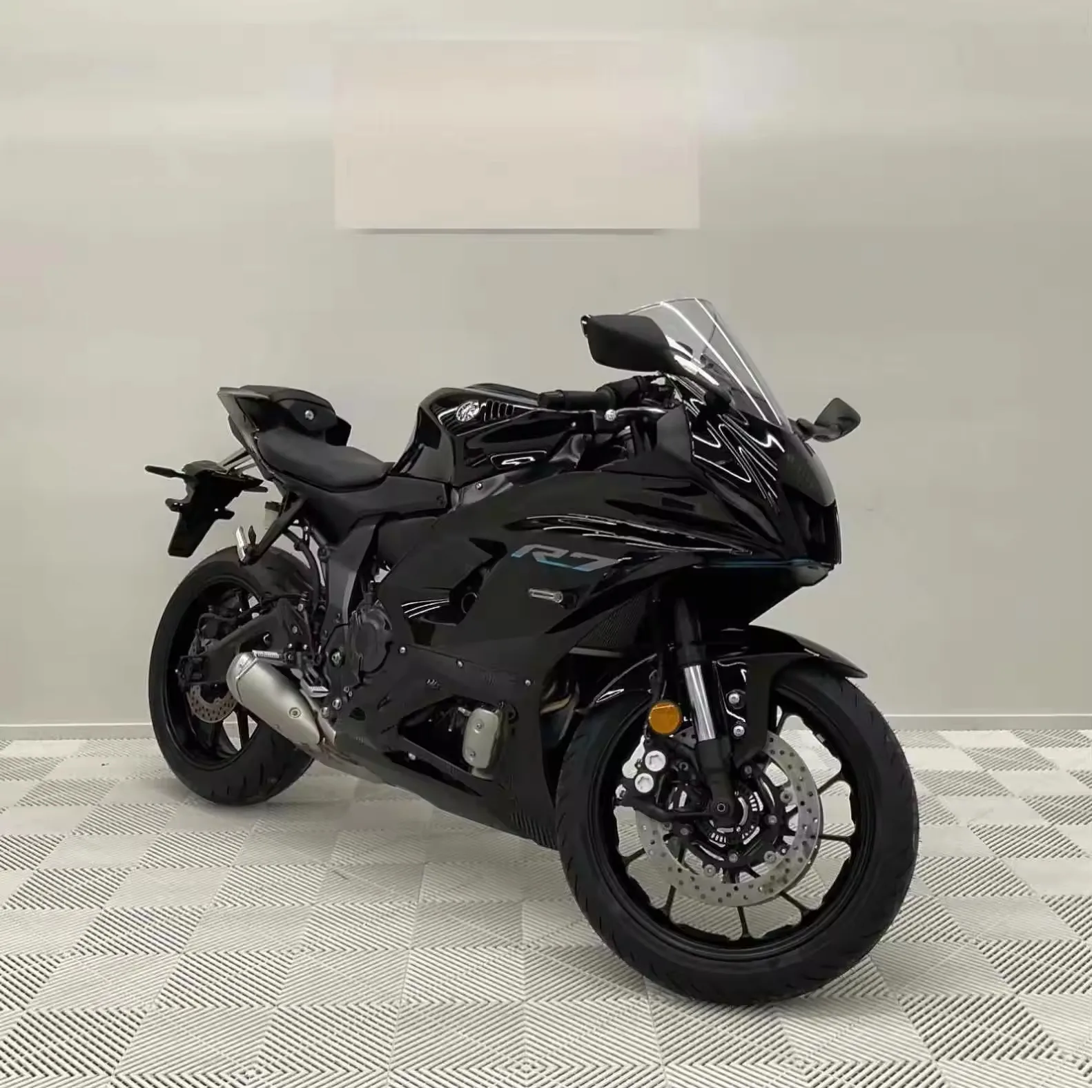 QUALITY SALES  yamahas YZF-R7 689cc 74Hp NEW MOTORCYCLES SELLING YZF R7