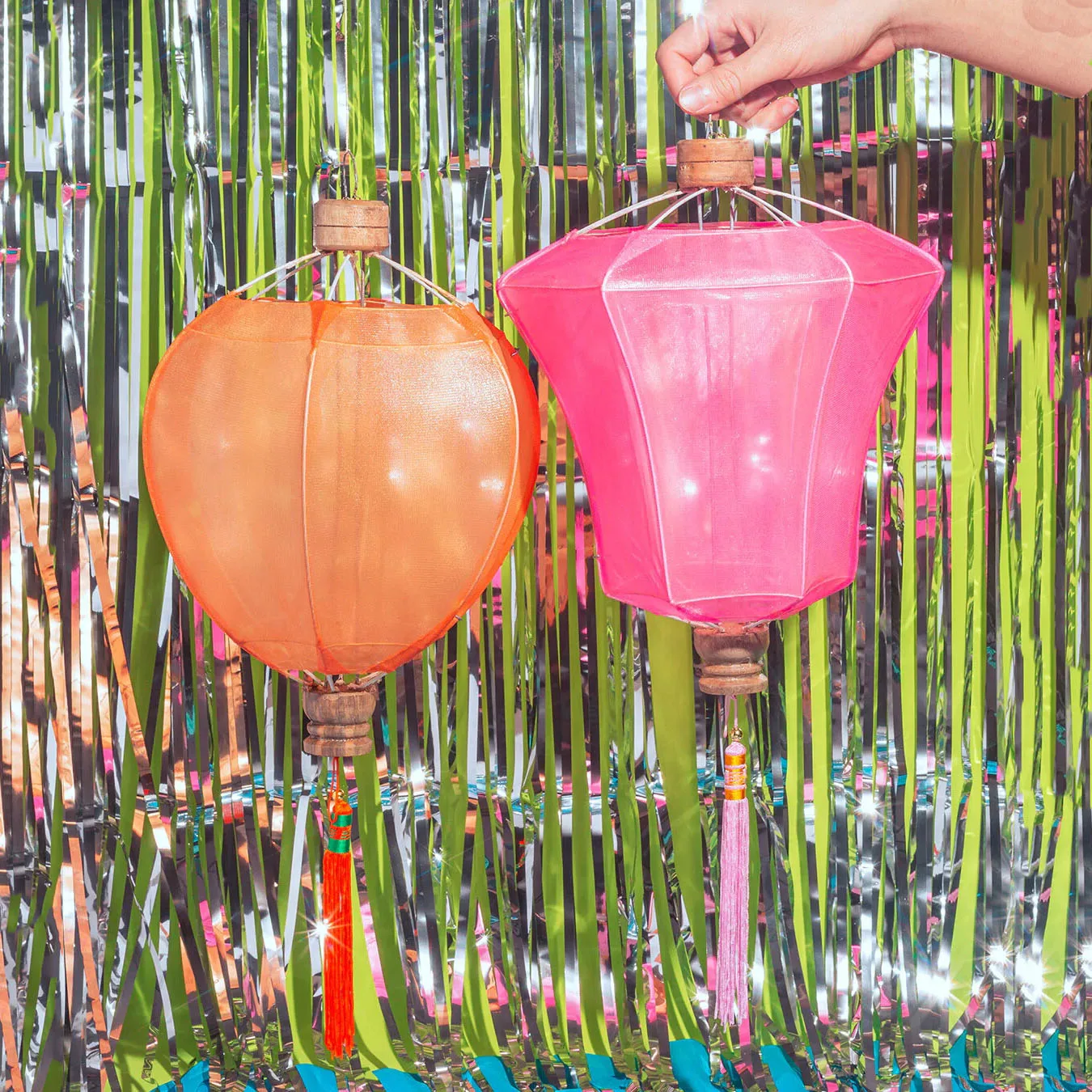 Partycool Chinese Artificial Wedding Party Lanterns Hanging Festival Diwali Wall Decoration Outdoor Garden Round Silk Lantern