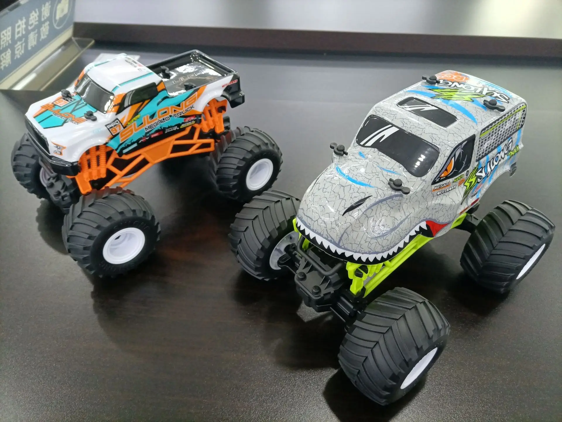 Aamzons Hot Sale 1:16 RC Monster Truck  2.4GHz All Terrain Car for Kids Off Road RC Truck For Boy Christmas Birthday Gift