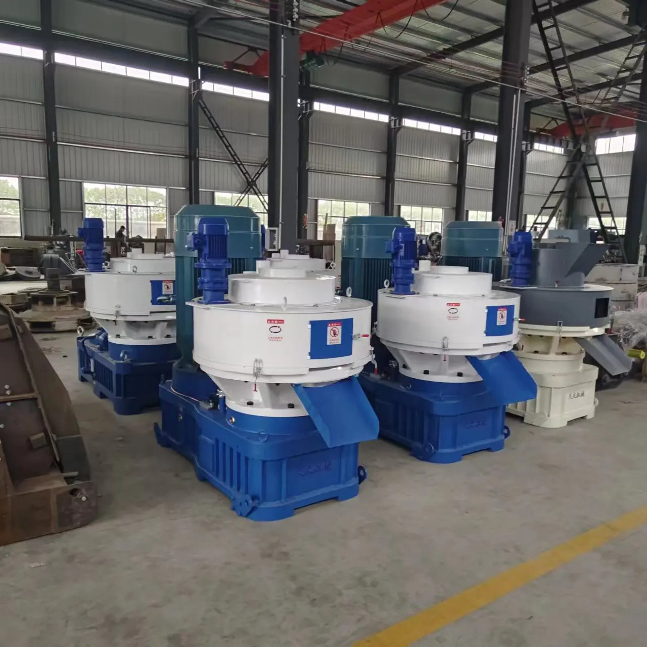 Вертикальная кольцевая машина для производства древесных гранул Yulong XGJ560/850 из биомассы