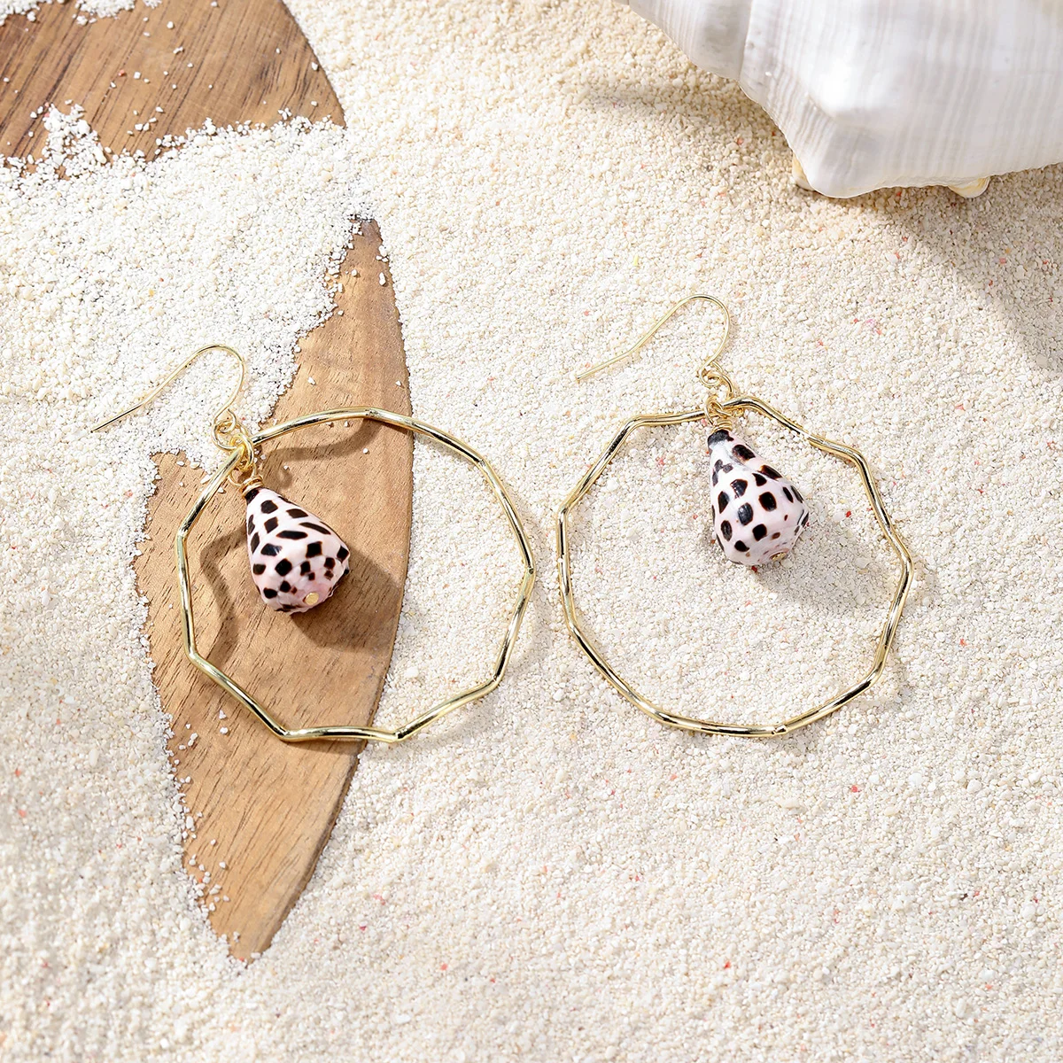 Hawaiian  jewelry wholesale hebrew shell  gold wave hoop dangle  beach jewelry for hawaii women