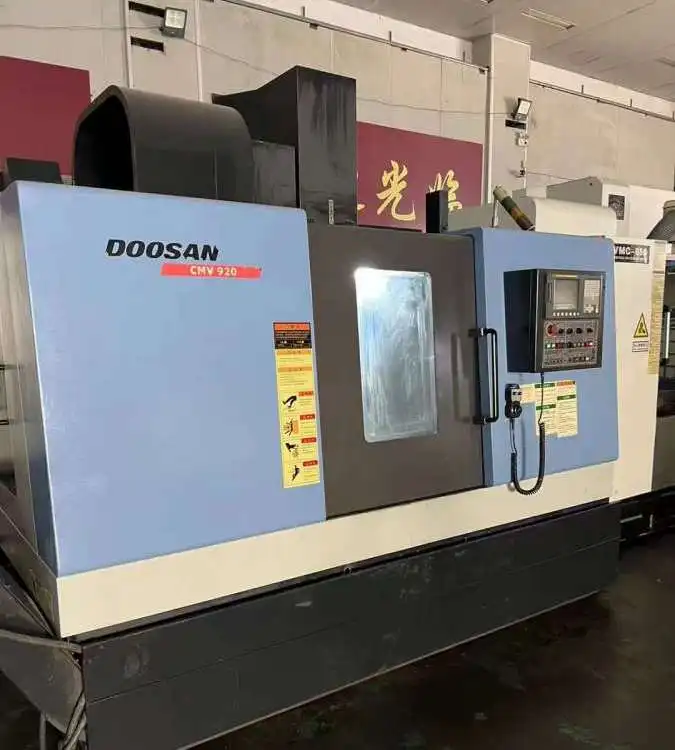 Высококачественный Подержанный Корея Doosan VMC 920 3 оси Cnc вертикальный обрабатывающий