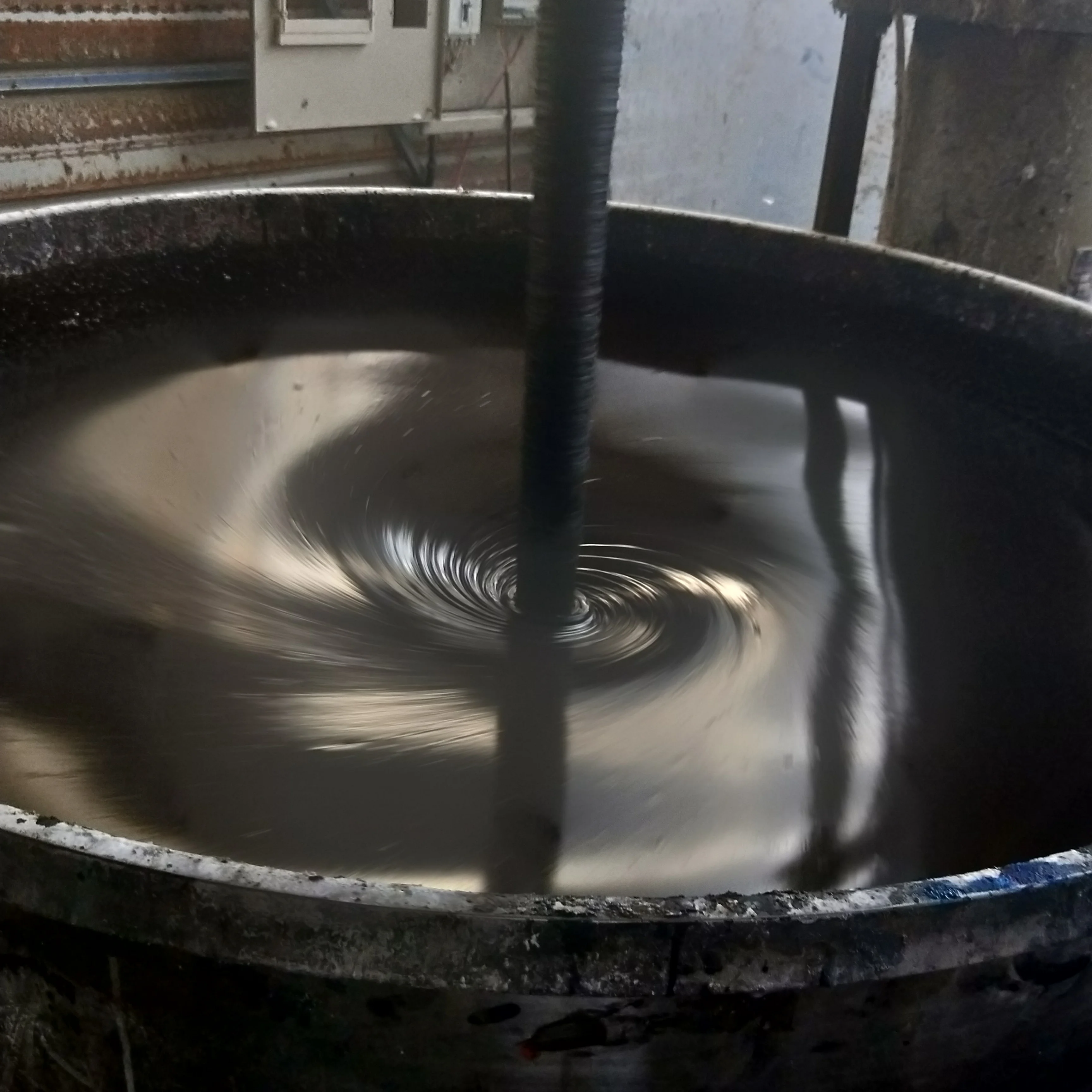 Best price for Liquid rubber modified bitumen waterproof roof coating always keep gel-like after construction