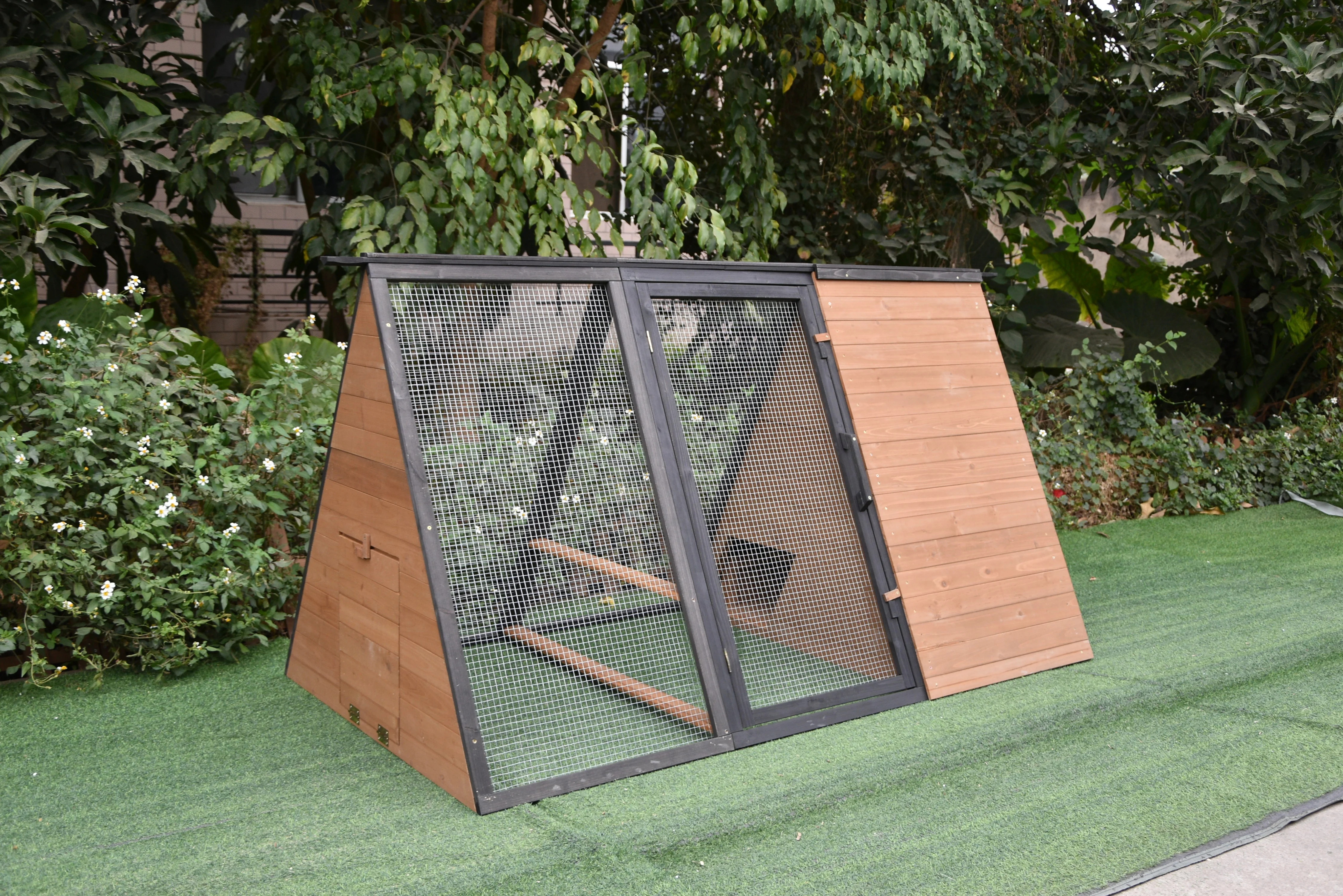 Wood backyard chicken coop wooden backyard hen house ,movable with two wheels